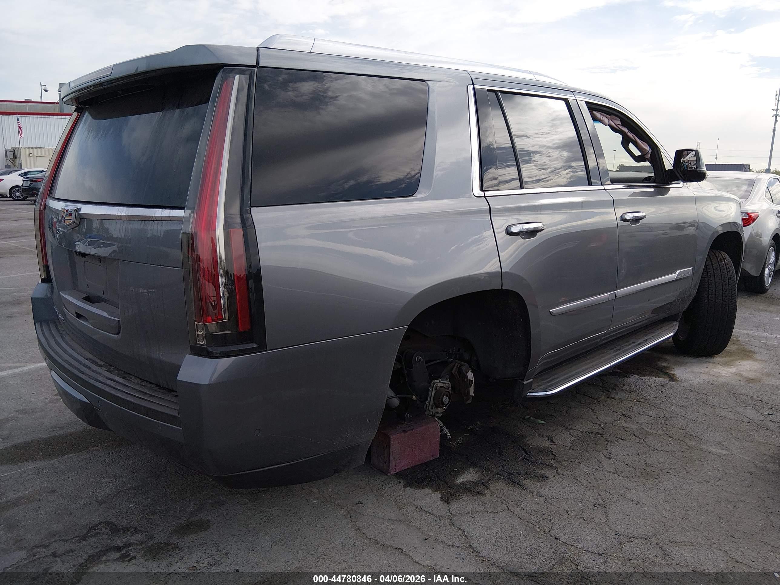 CADILLAC ESCALADE image 4