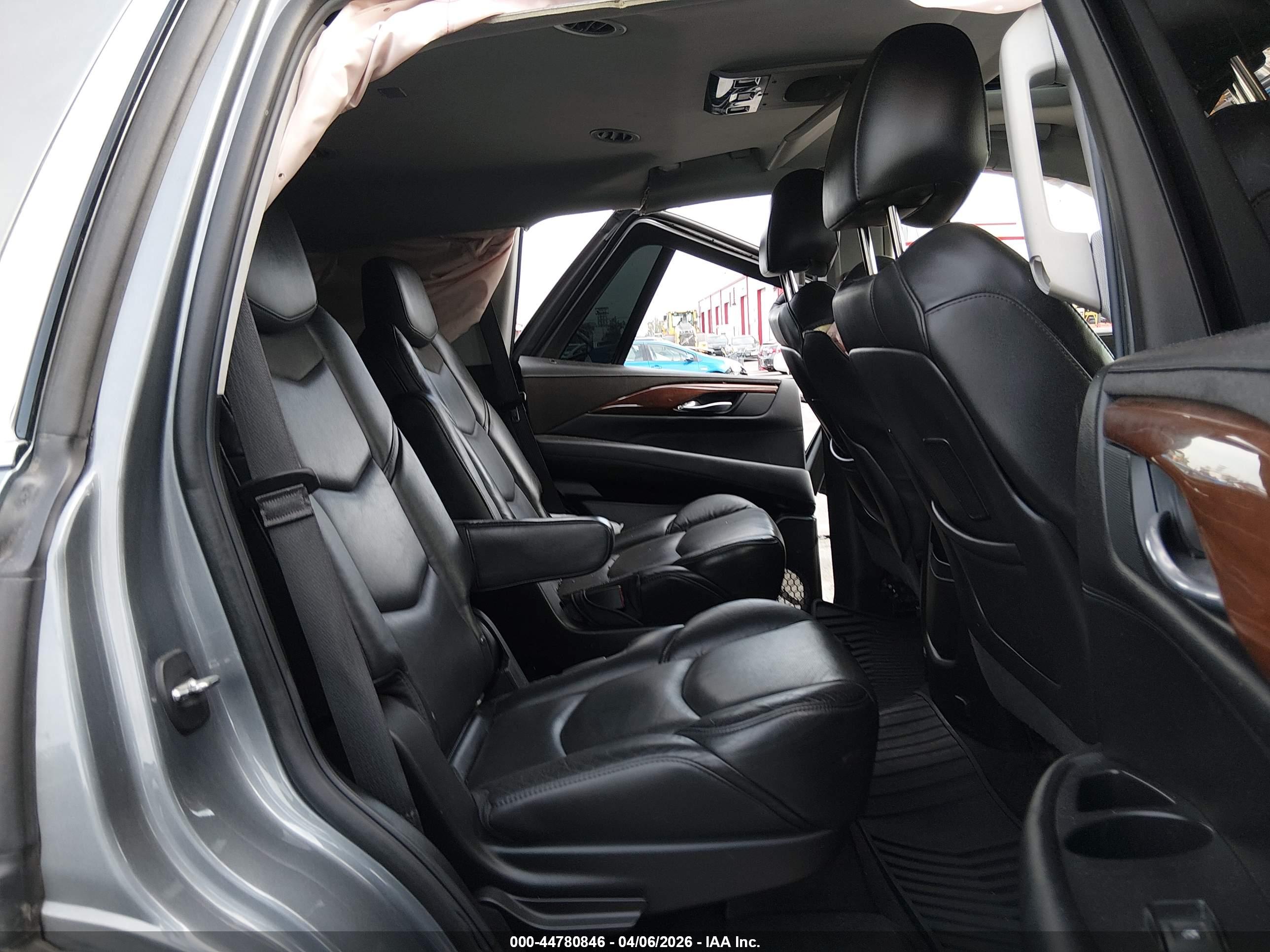 CADILLAC ESCALADE image 8