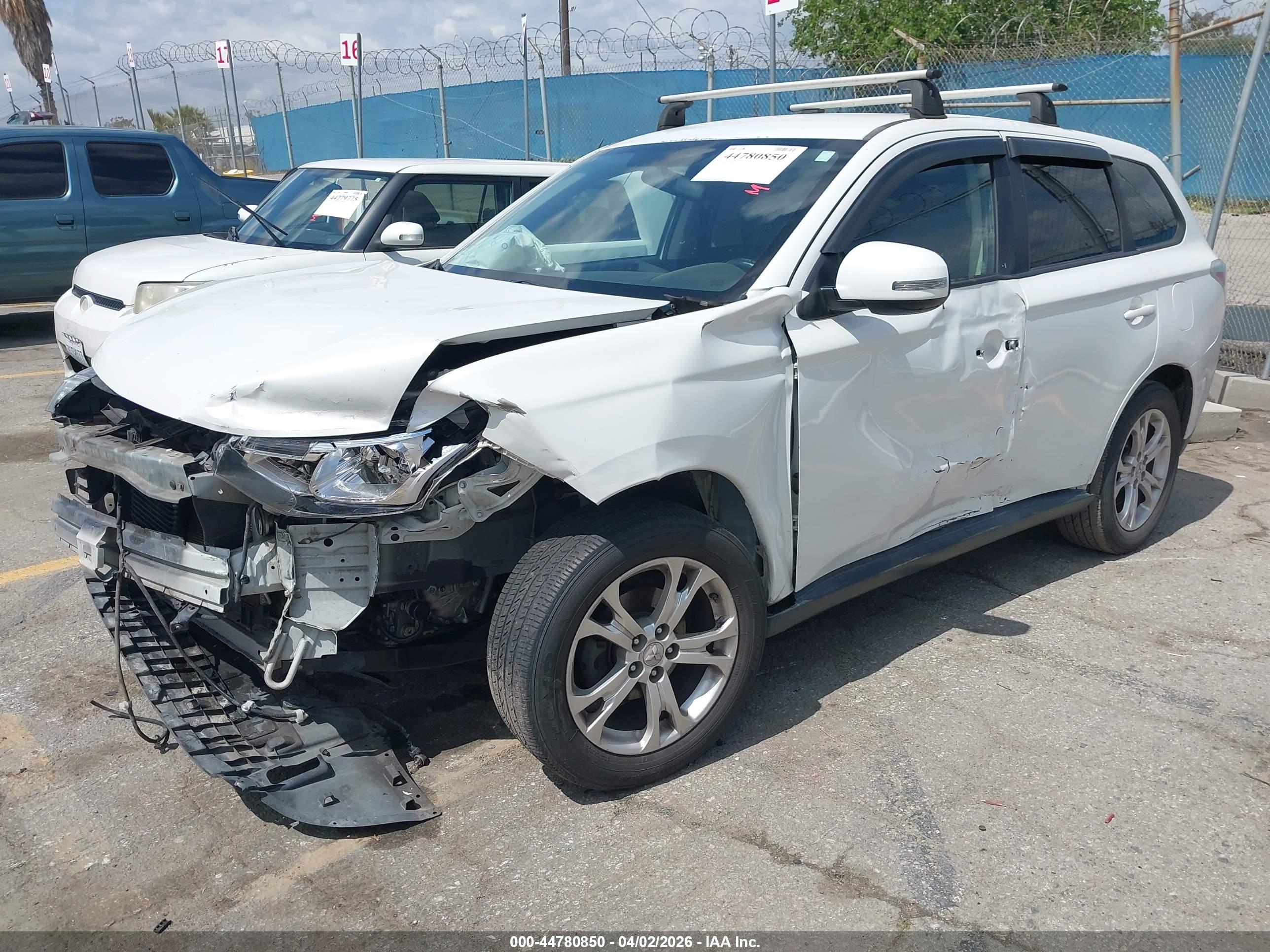 MITSUBISHI OUTLANDER image 2