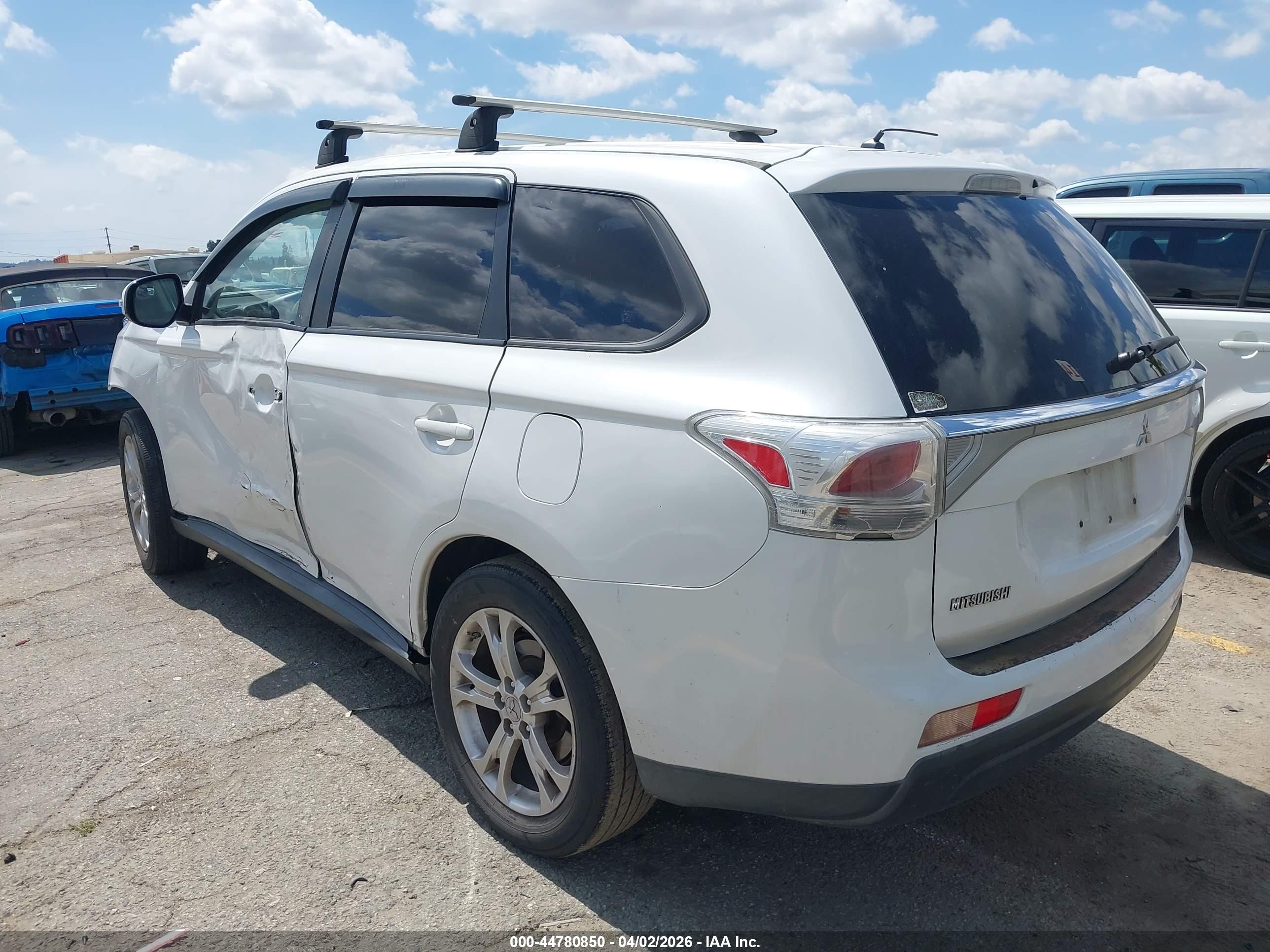 MITSUBISHI OUTLANDER image 3