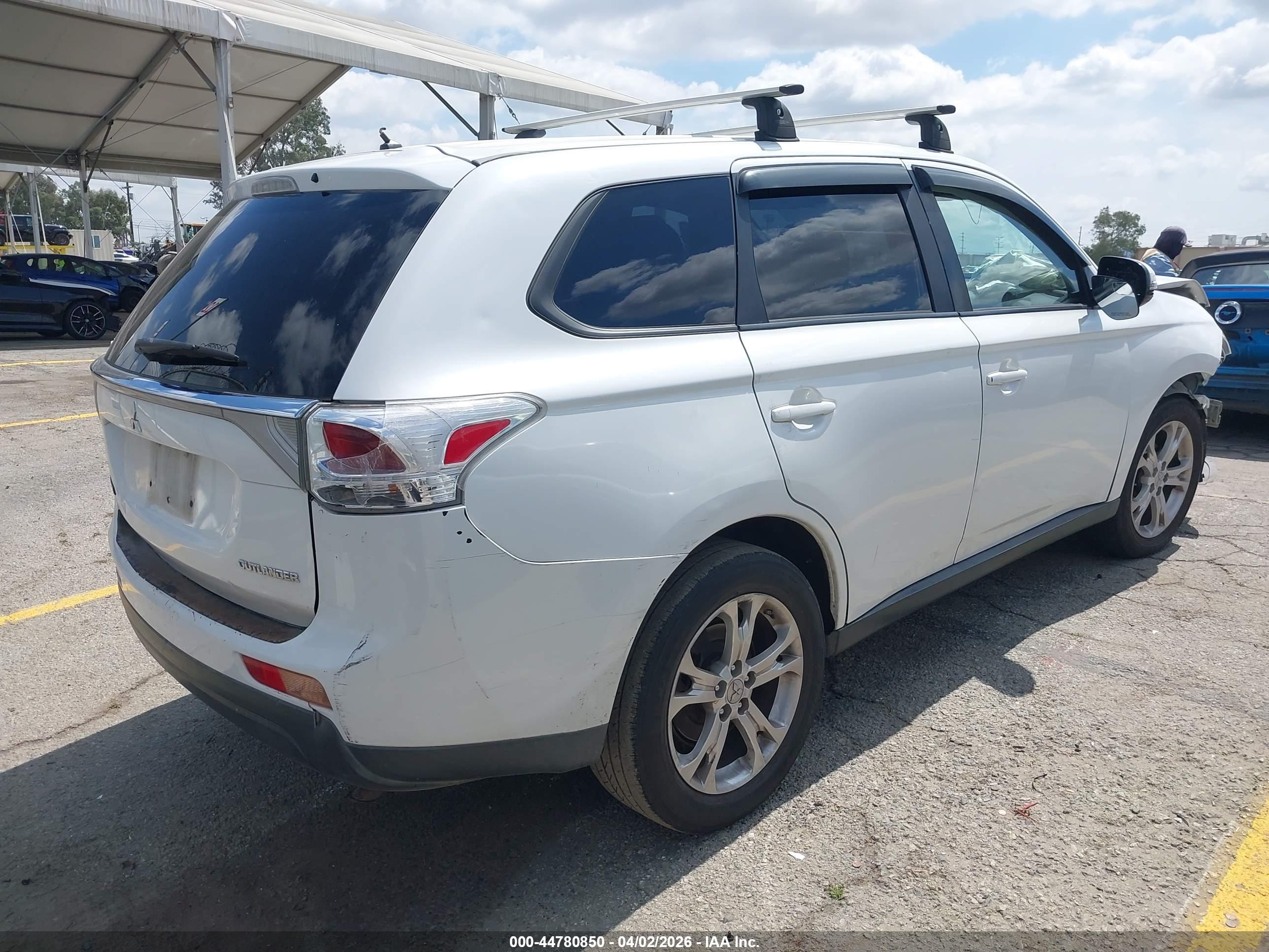 MITSUBISHI OUTLANDER image 4