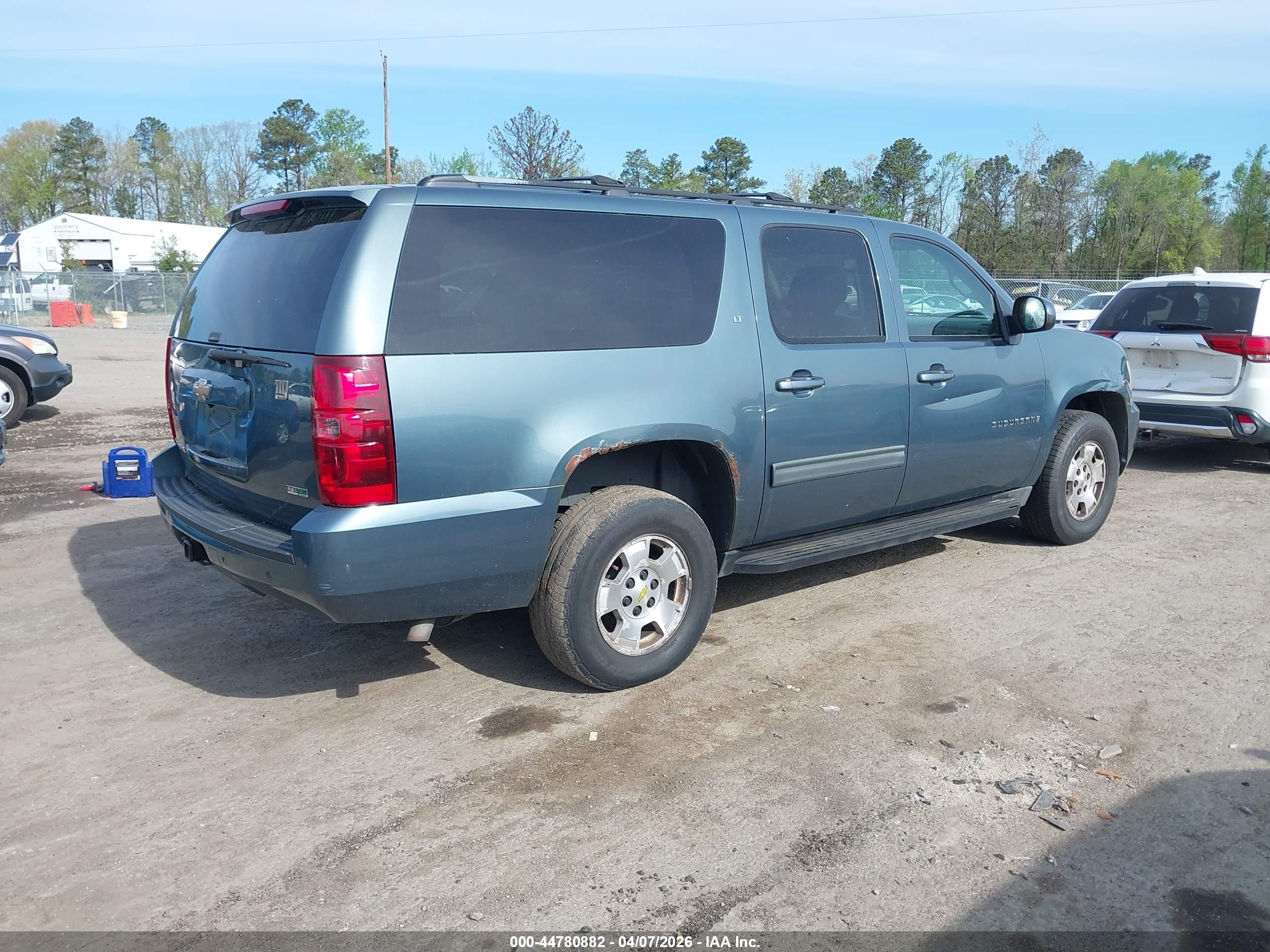 CHEVROLET SUBURBAN image 4