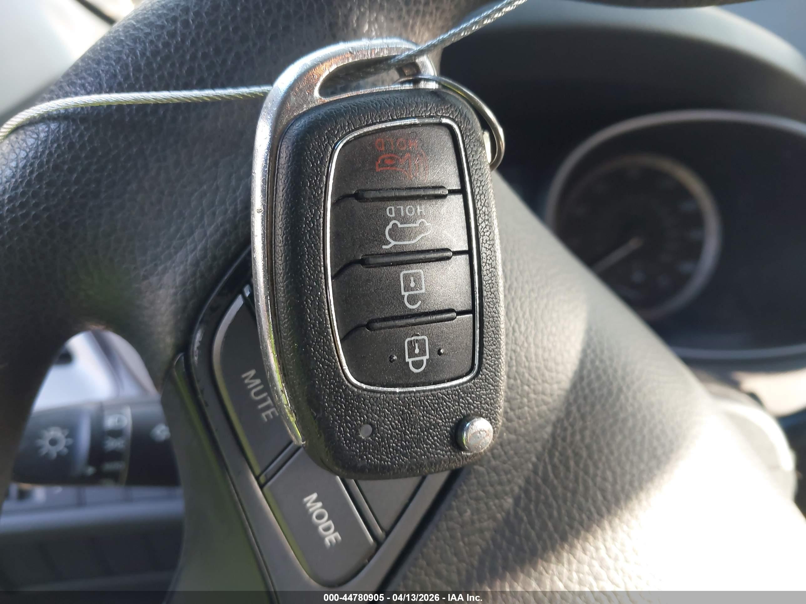 HYUNDAI SANTA image 11