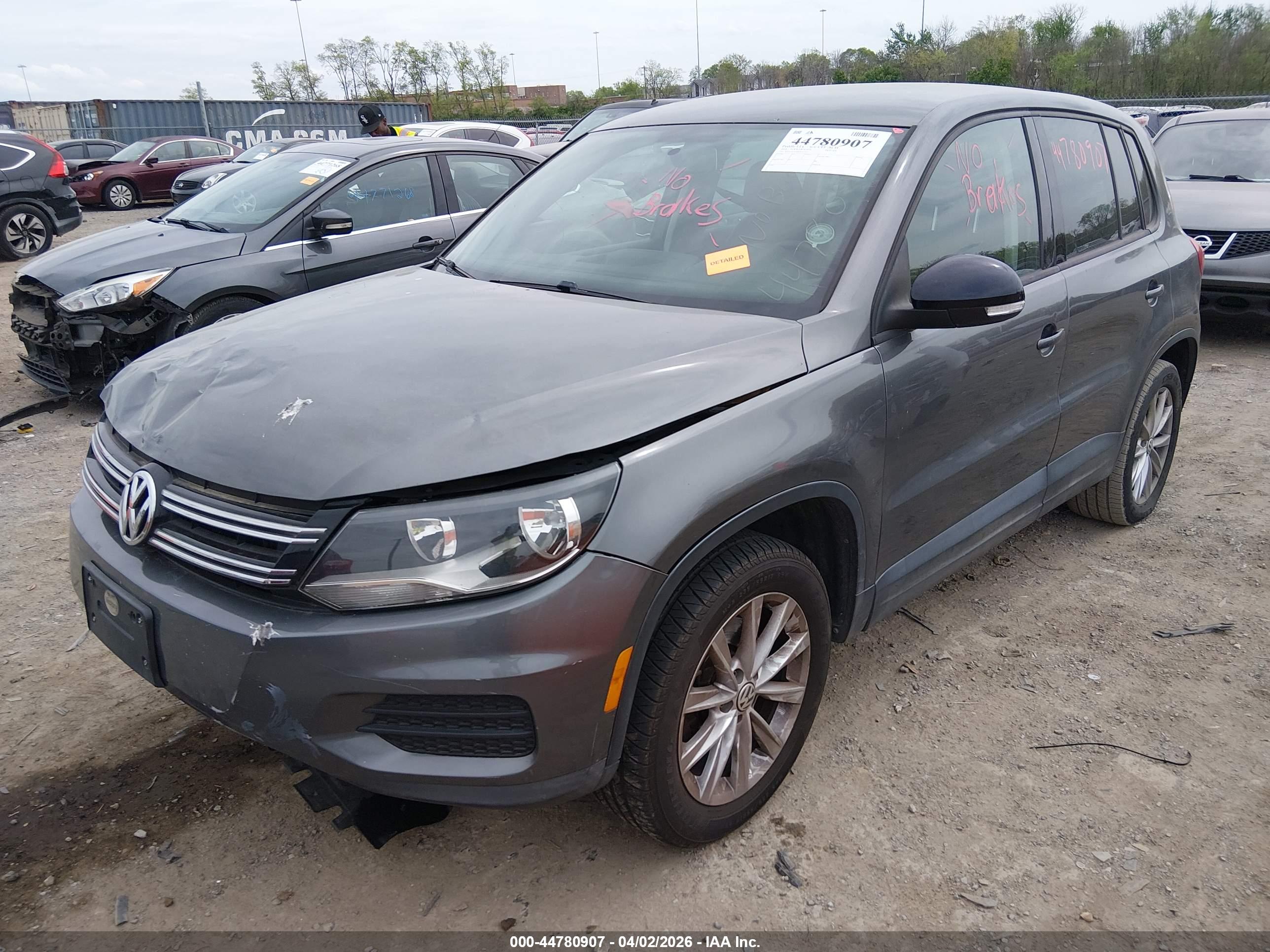 VOLKSWAGEN TIGUAN image 2