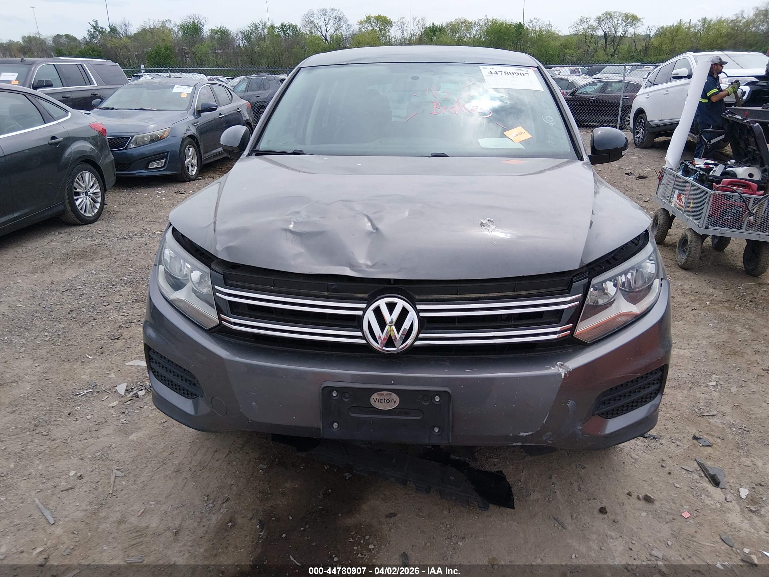 VOLKSWAGEN TIGUAN image 6