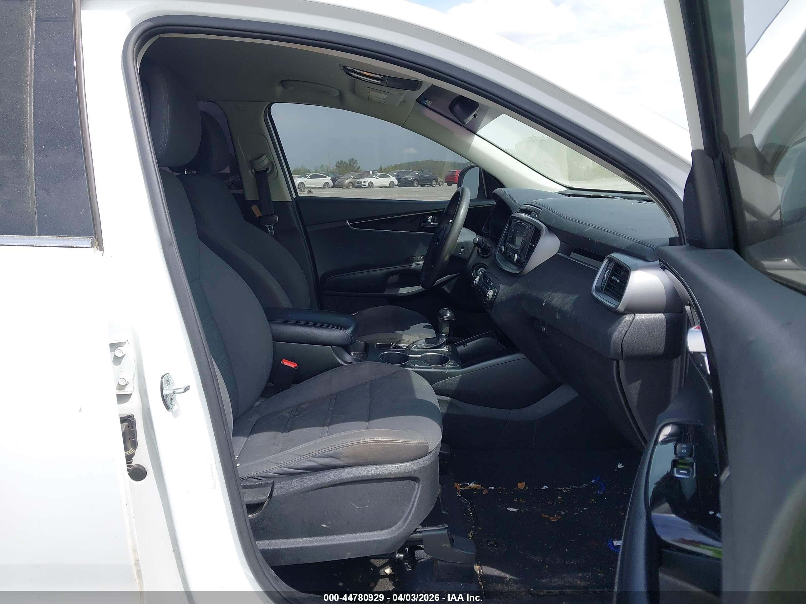 KIA SORENTO image 5