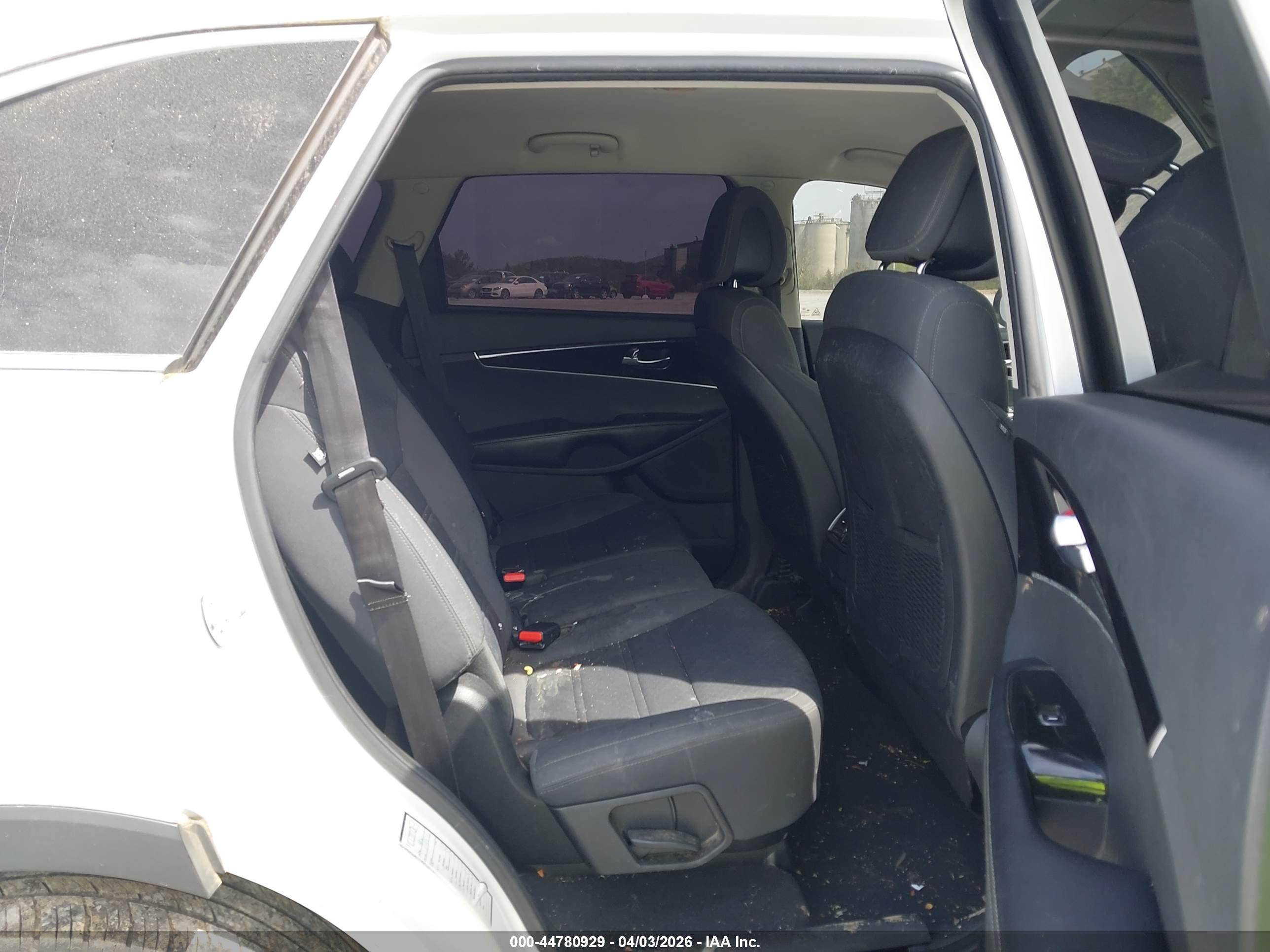 KIA SORENTO image 8