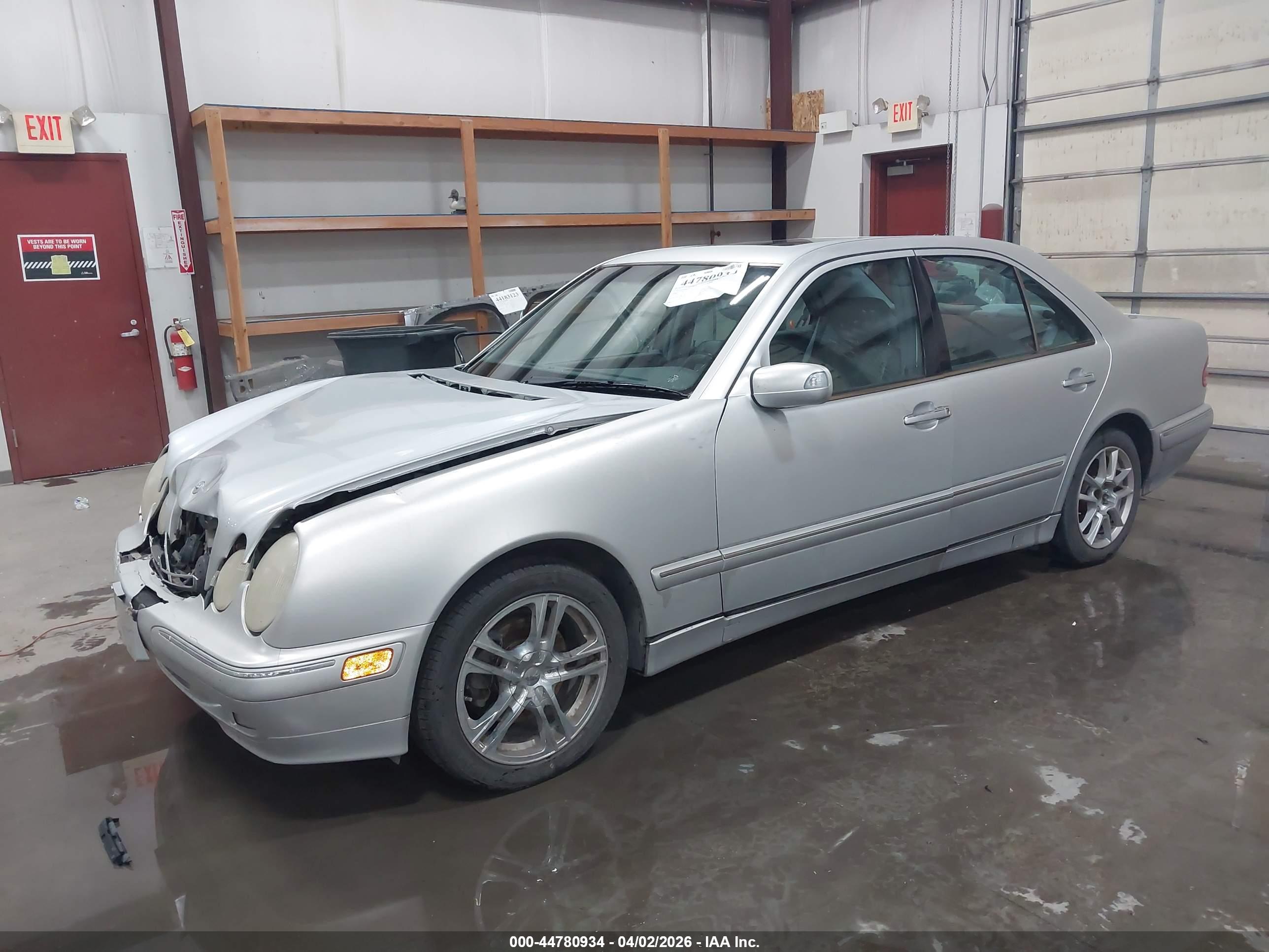 MERCEDES-BENZ E image 2