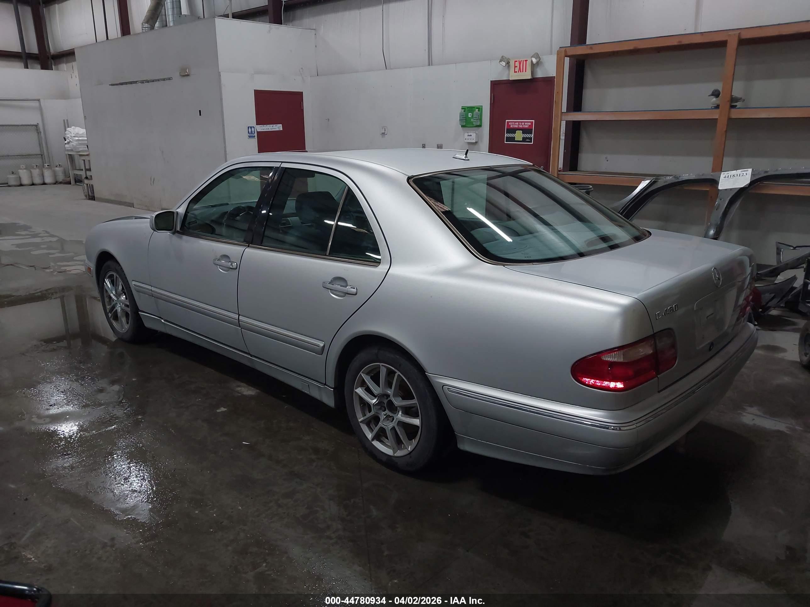 MERCEDES-BENZ E image 3