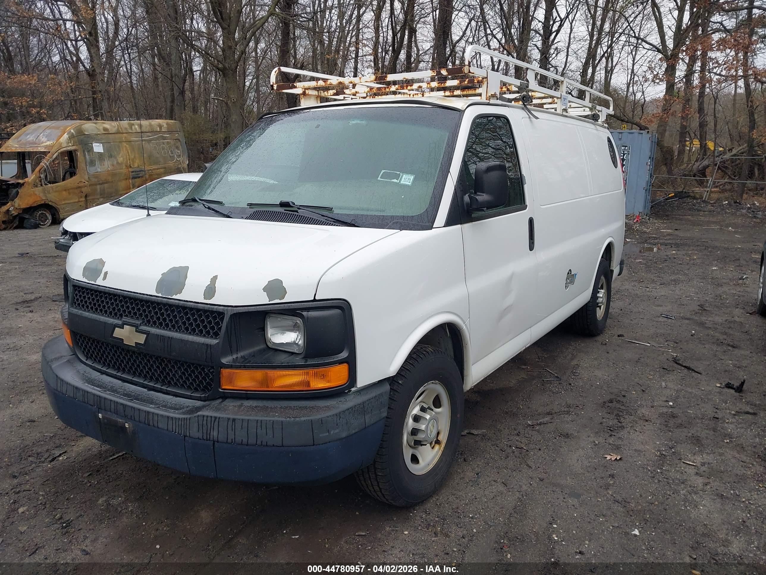 CHEVROLET EXPRESS image 2