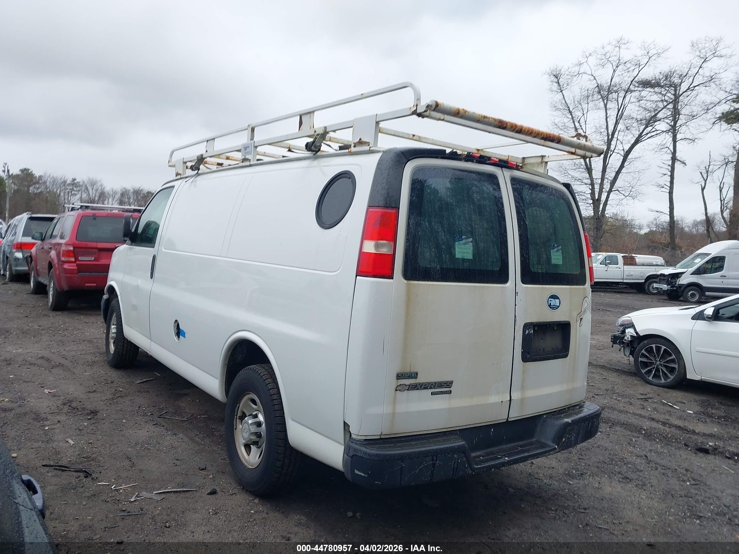 CHEVROLET EXPRESS image 3