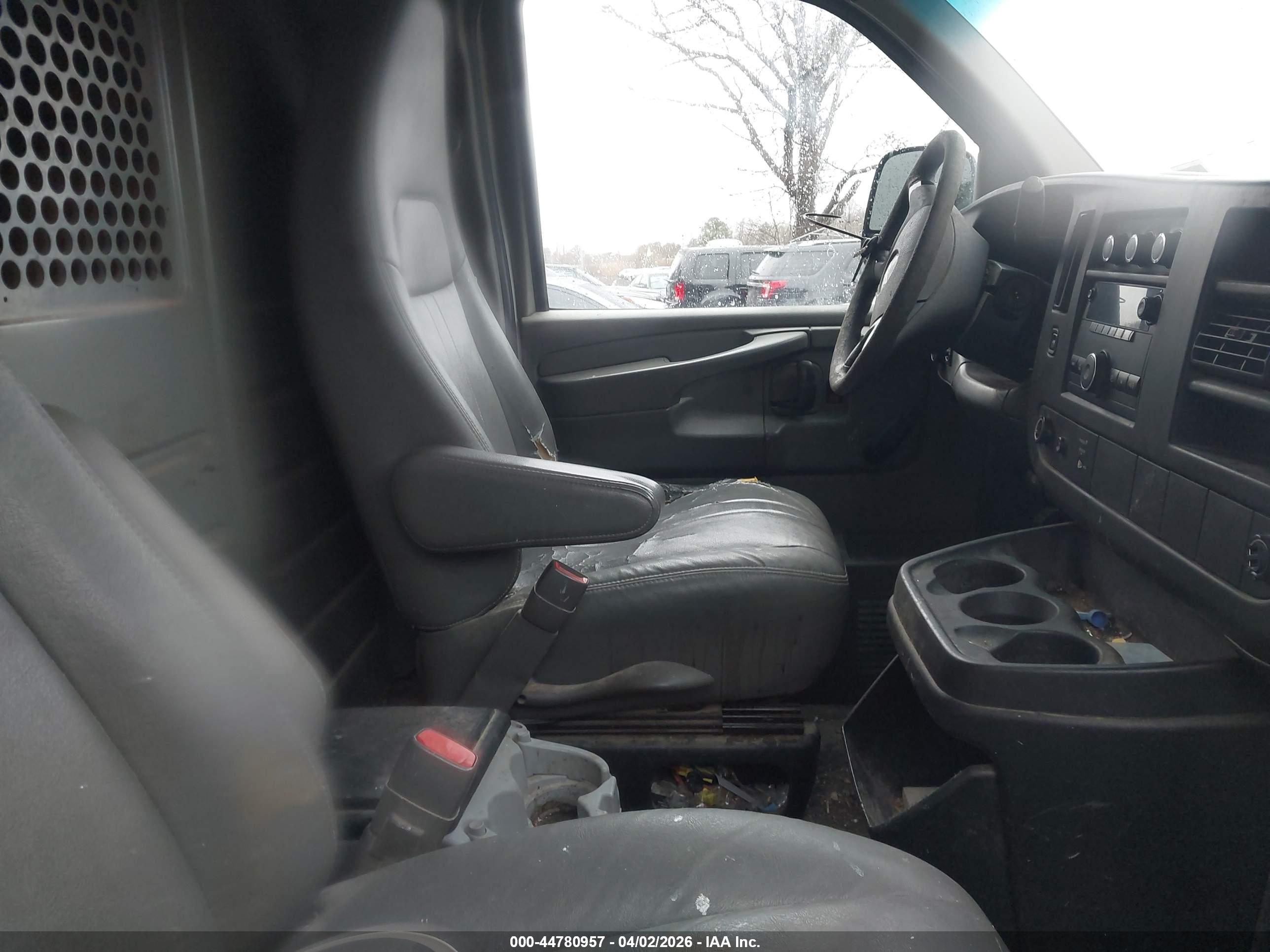 CHEVROLET EXPRESS image 5