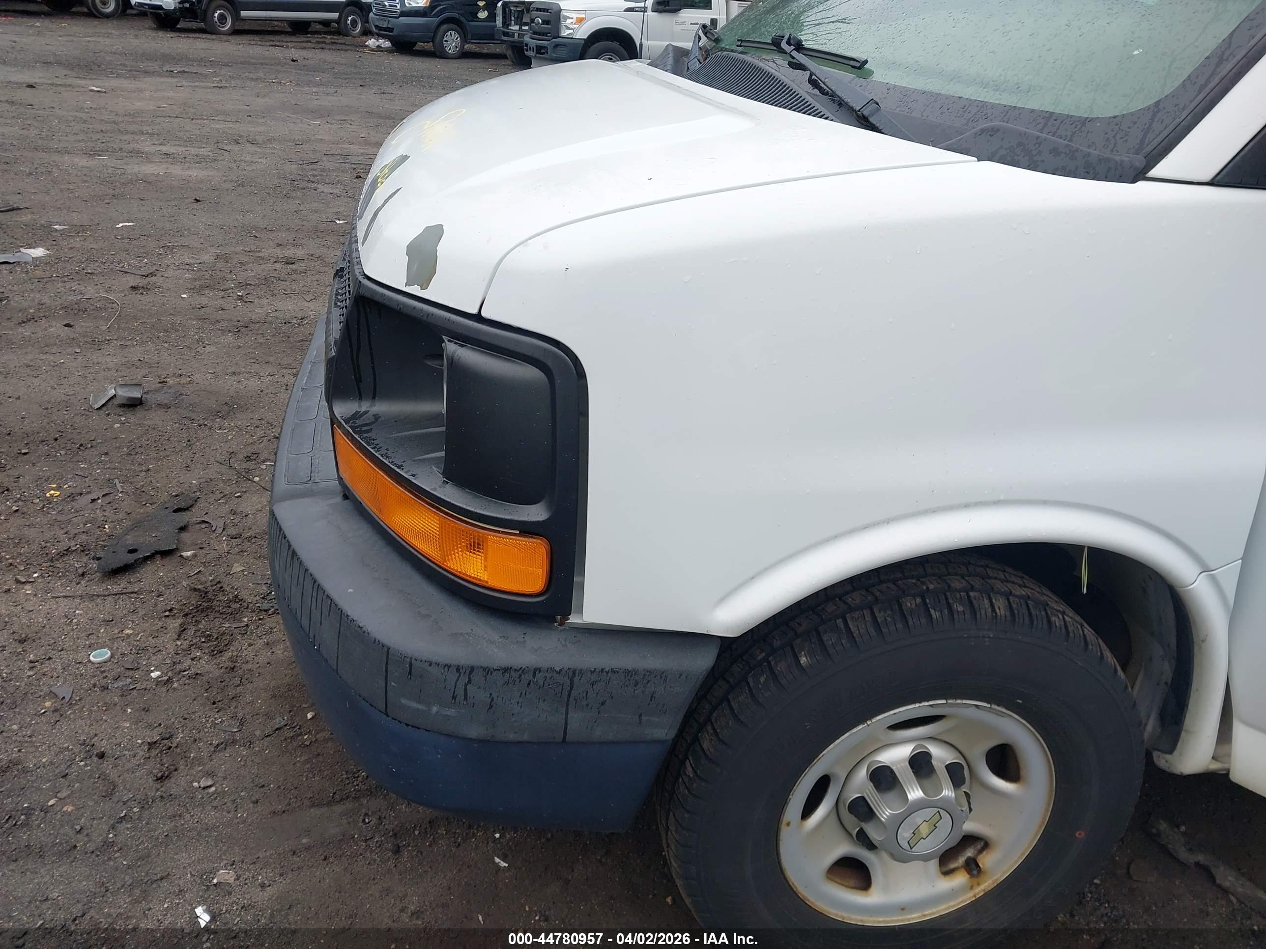 CHEVROLET EXPRESS image 6