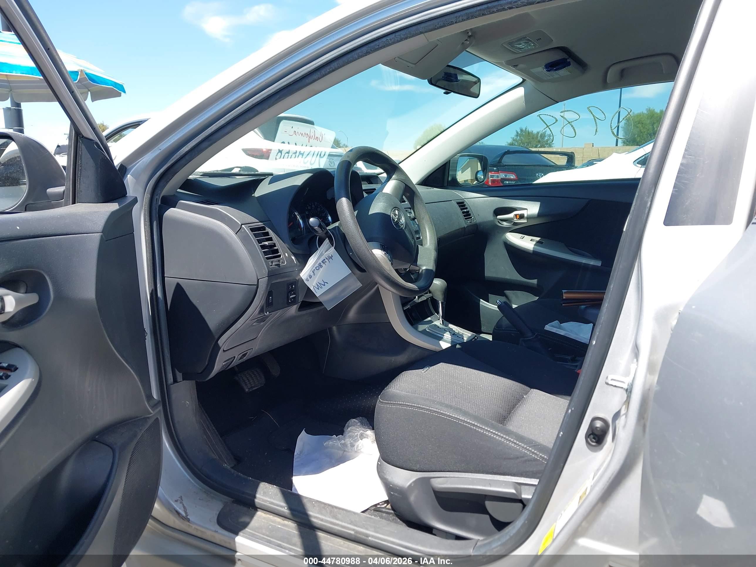 TOYOTA COROLLA image 5