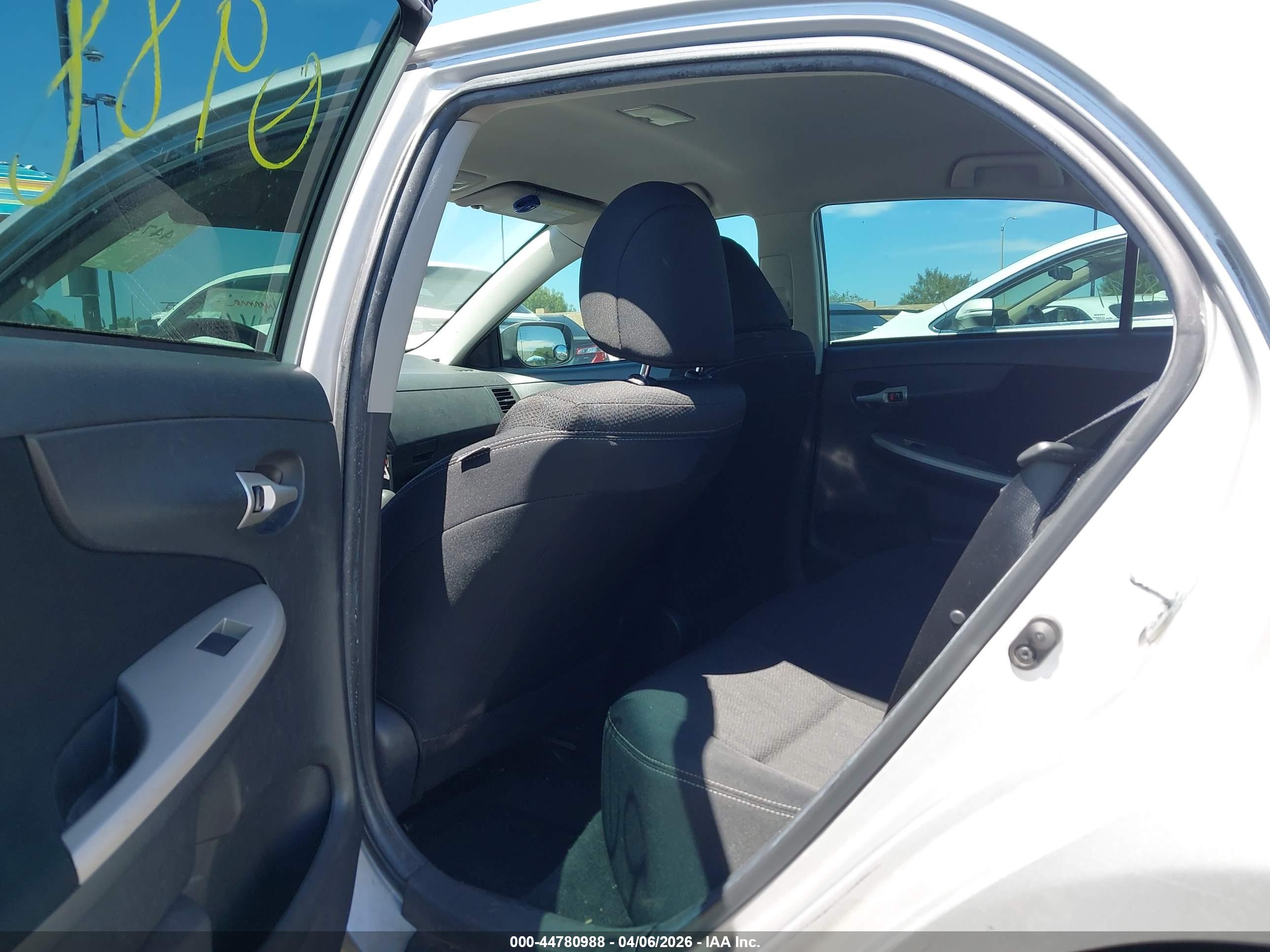 TOYOTA COROLLA image 8