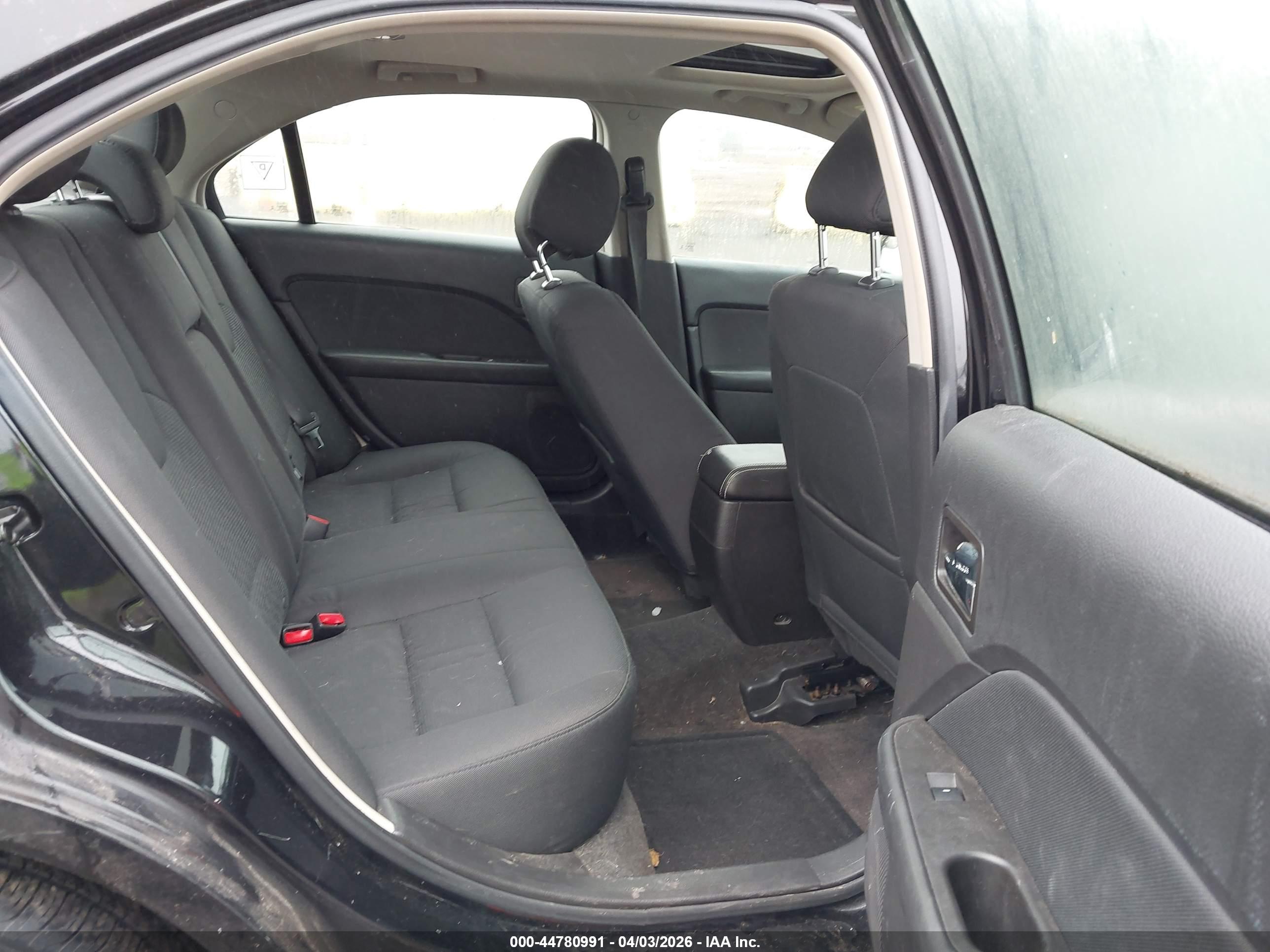 FORD FUSION image 8