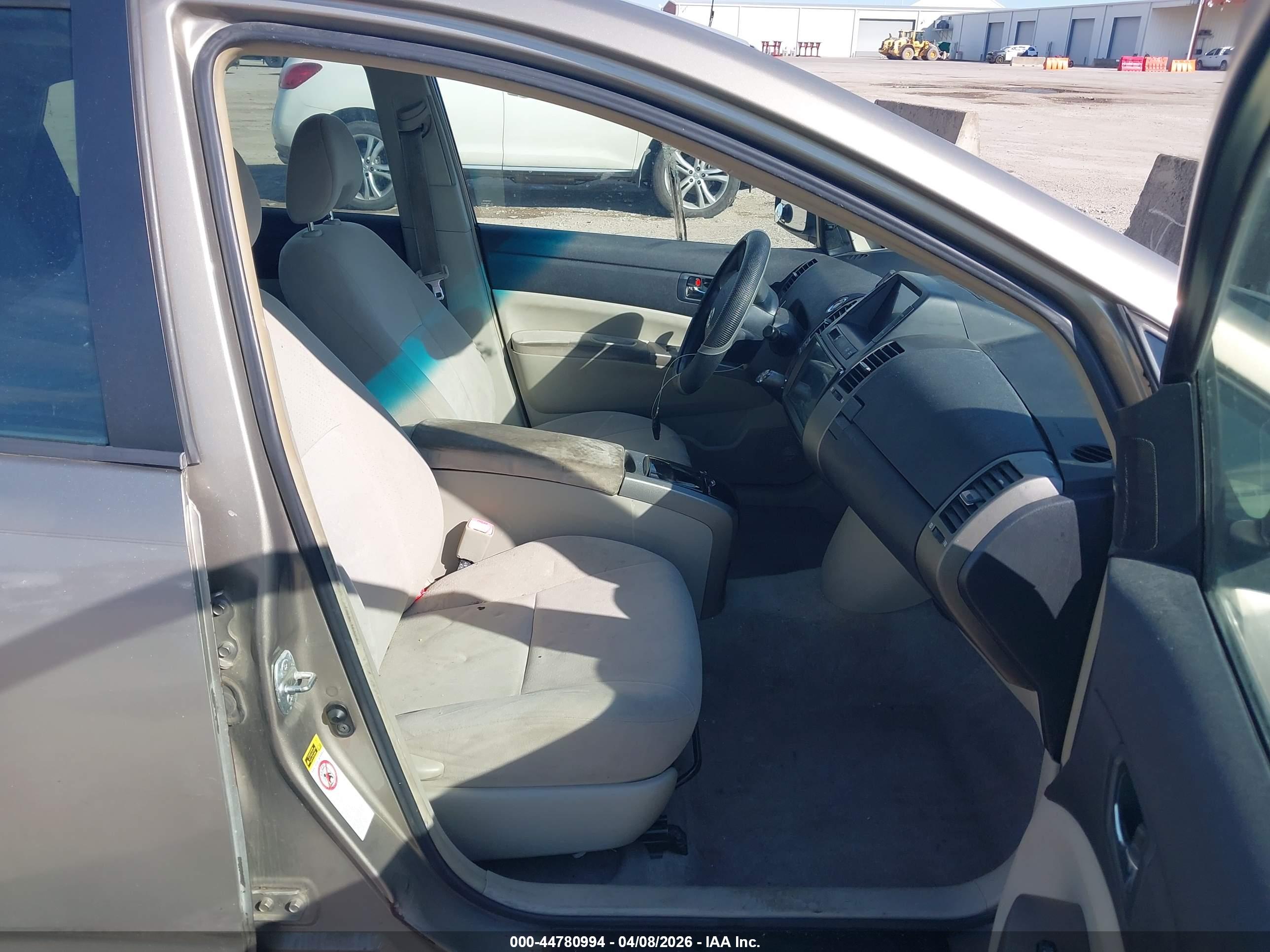 TOYOTA PRIUS image 5