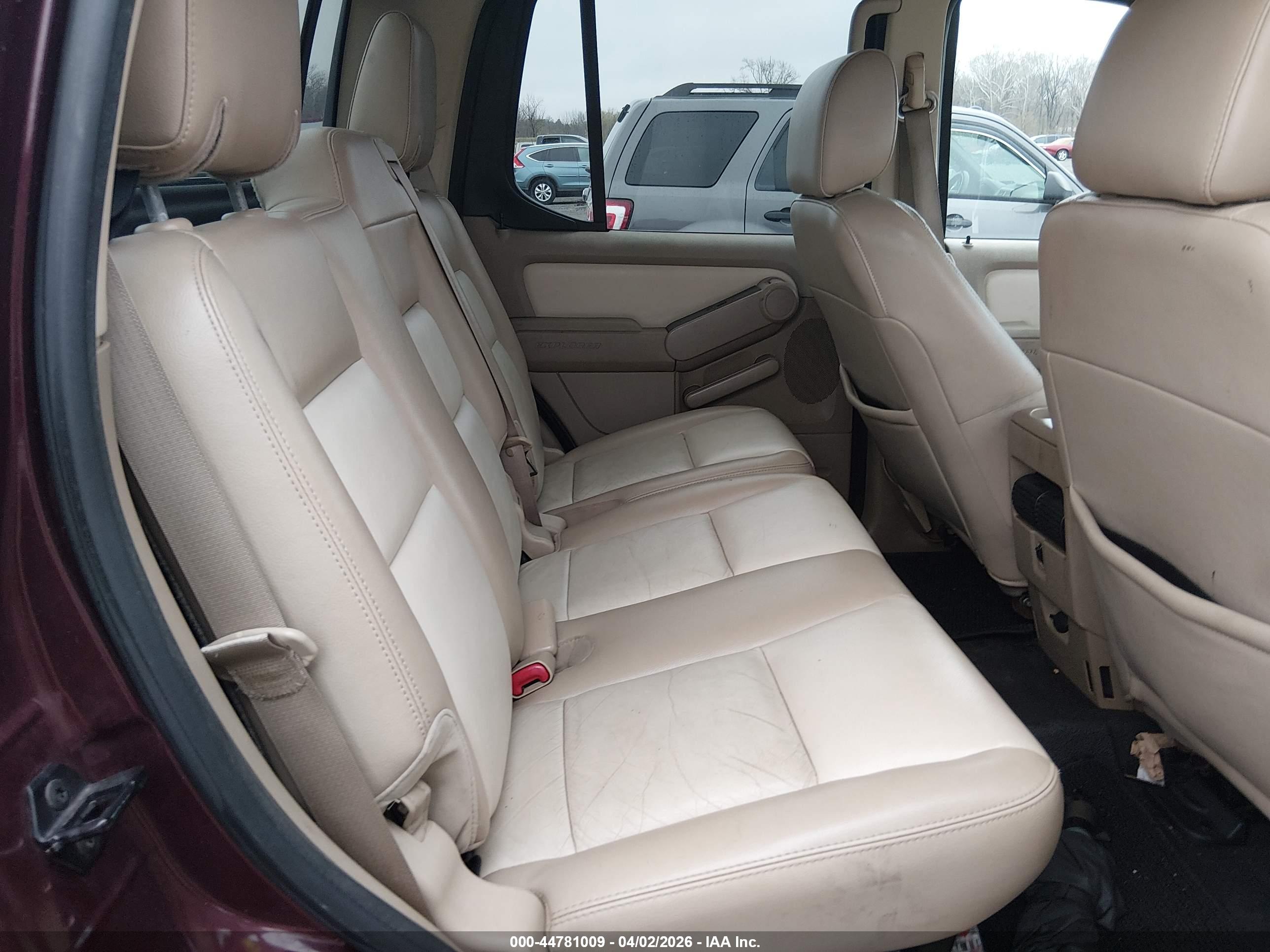 FORD EXPLORER image 8