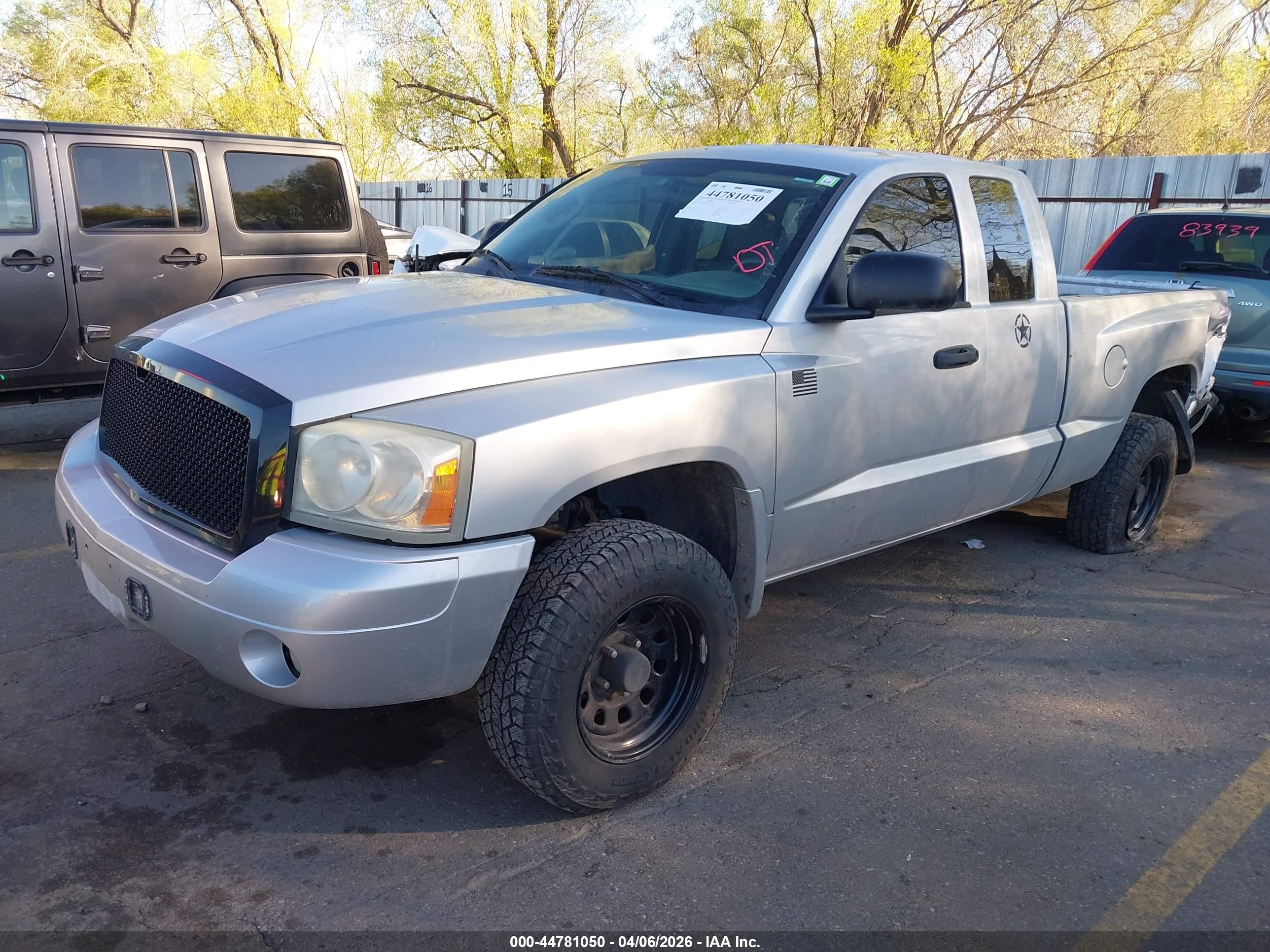 DODGE DAKOTA image 2
