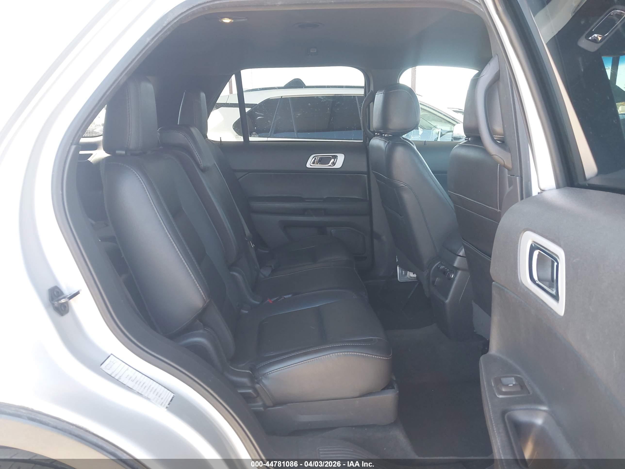 FORD EXPLORER image 8