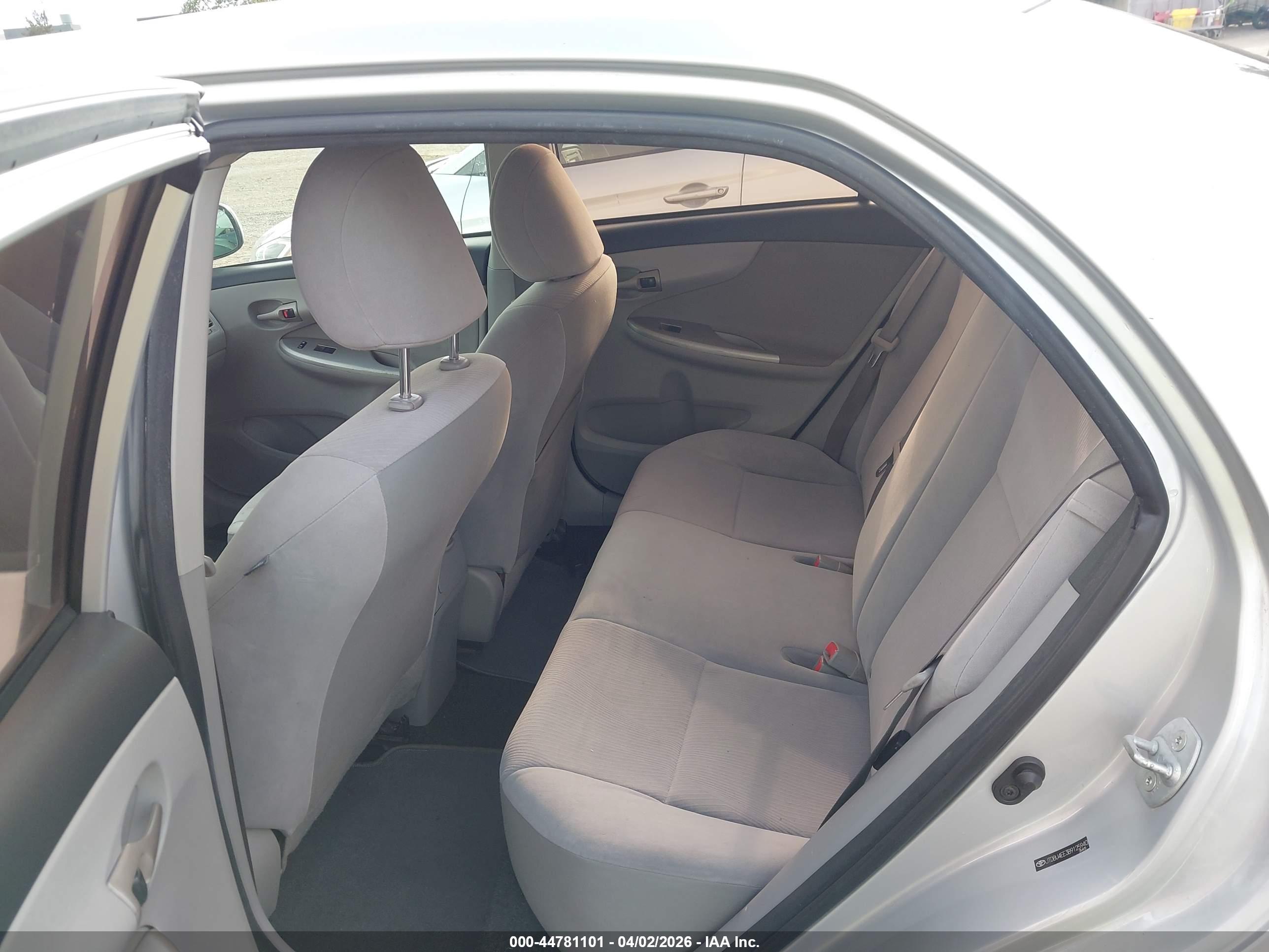 TOYOTA COROLLA image 8