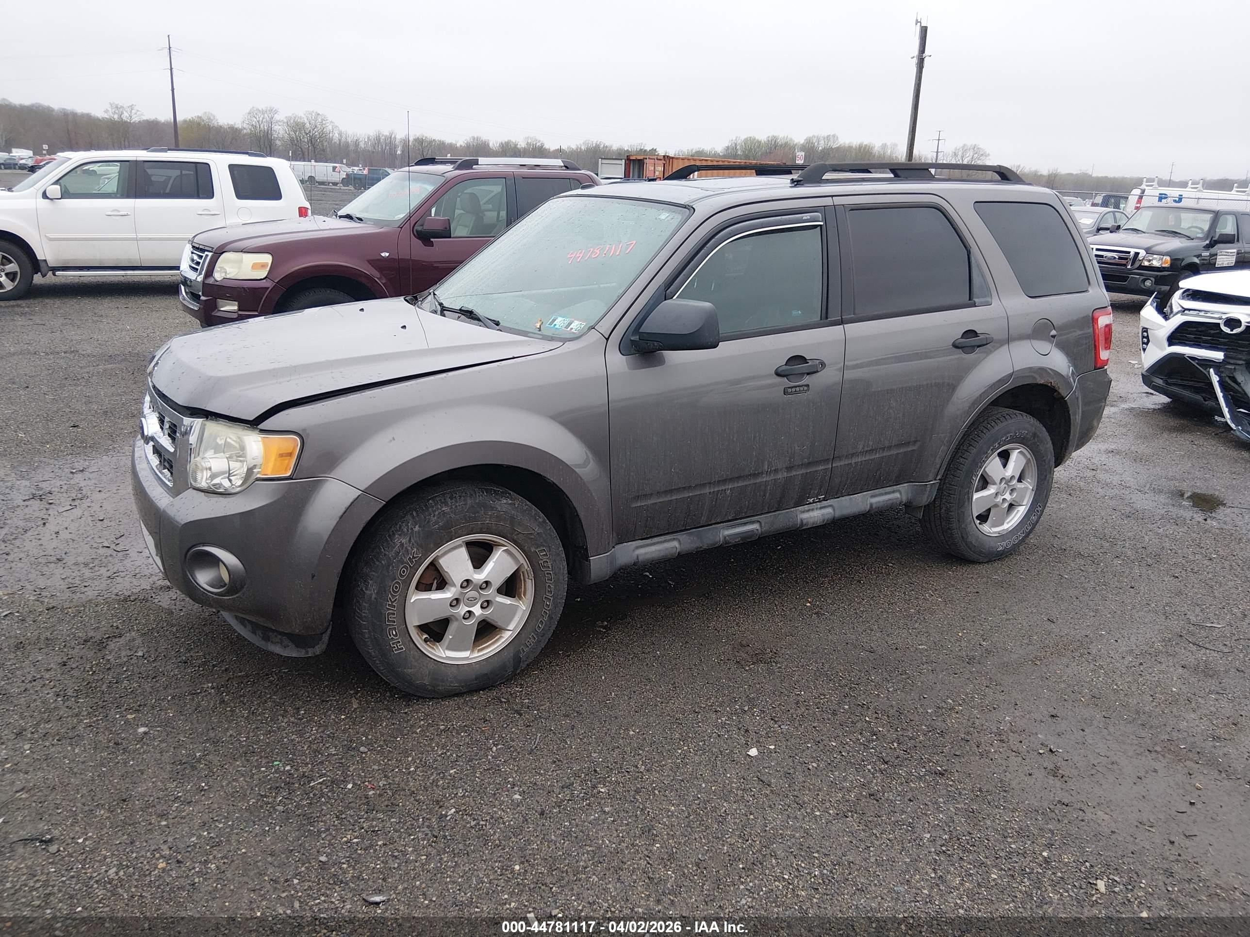 FORD ESCAPE image 2