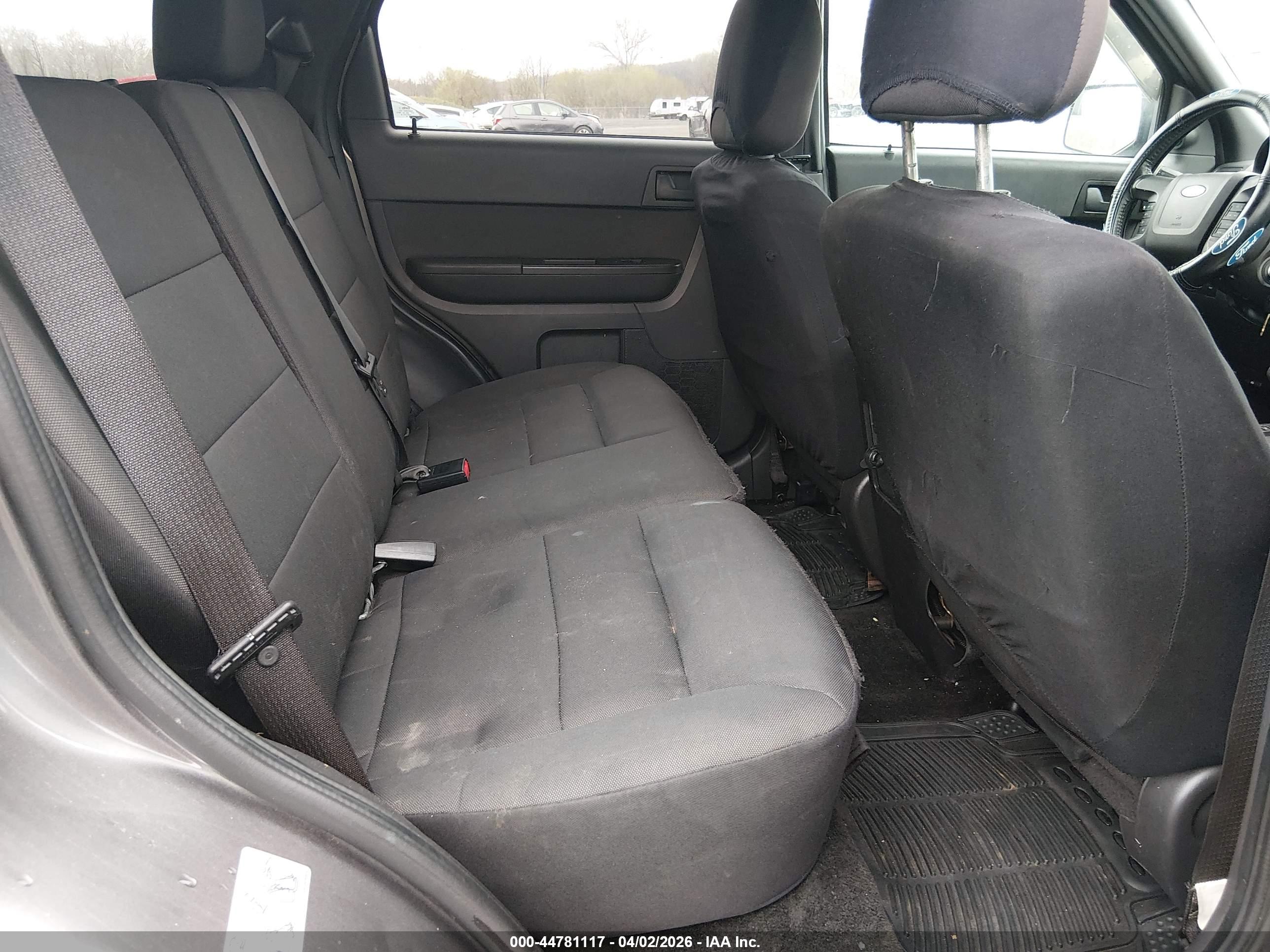 FORD ESCAPE image 8