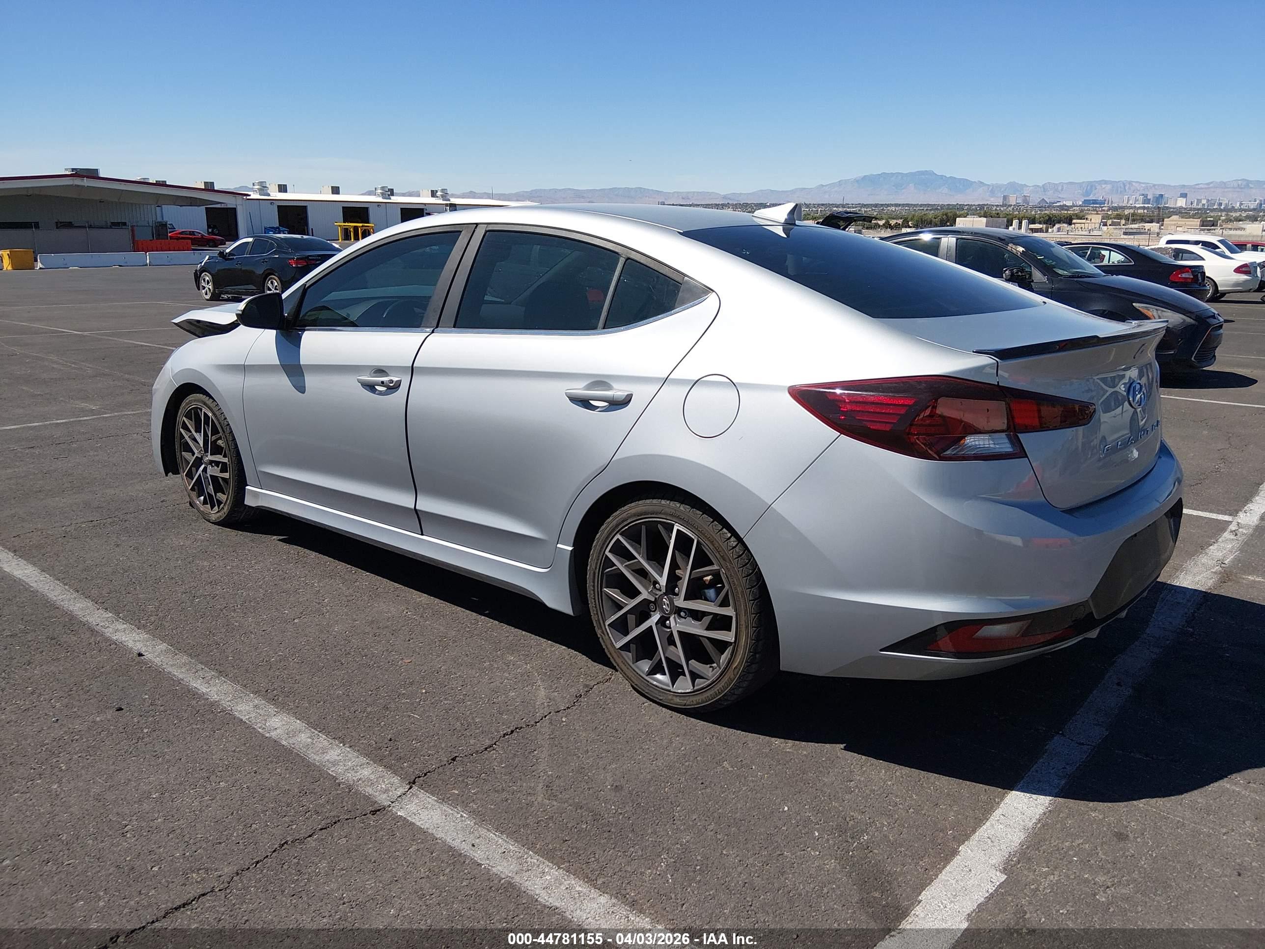 HYUNDAI ELANTRA image 3