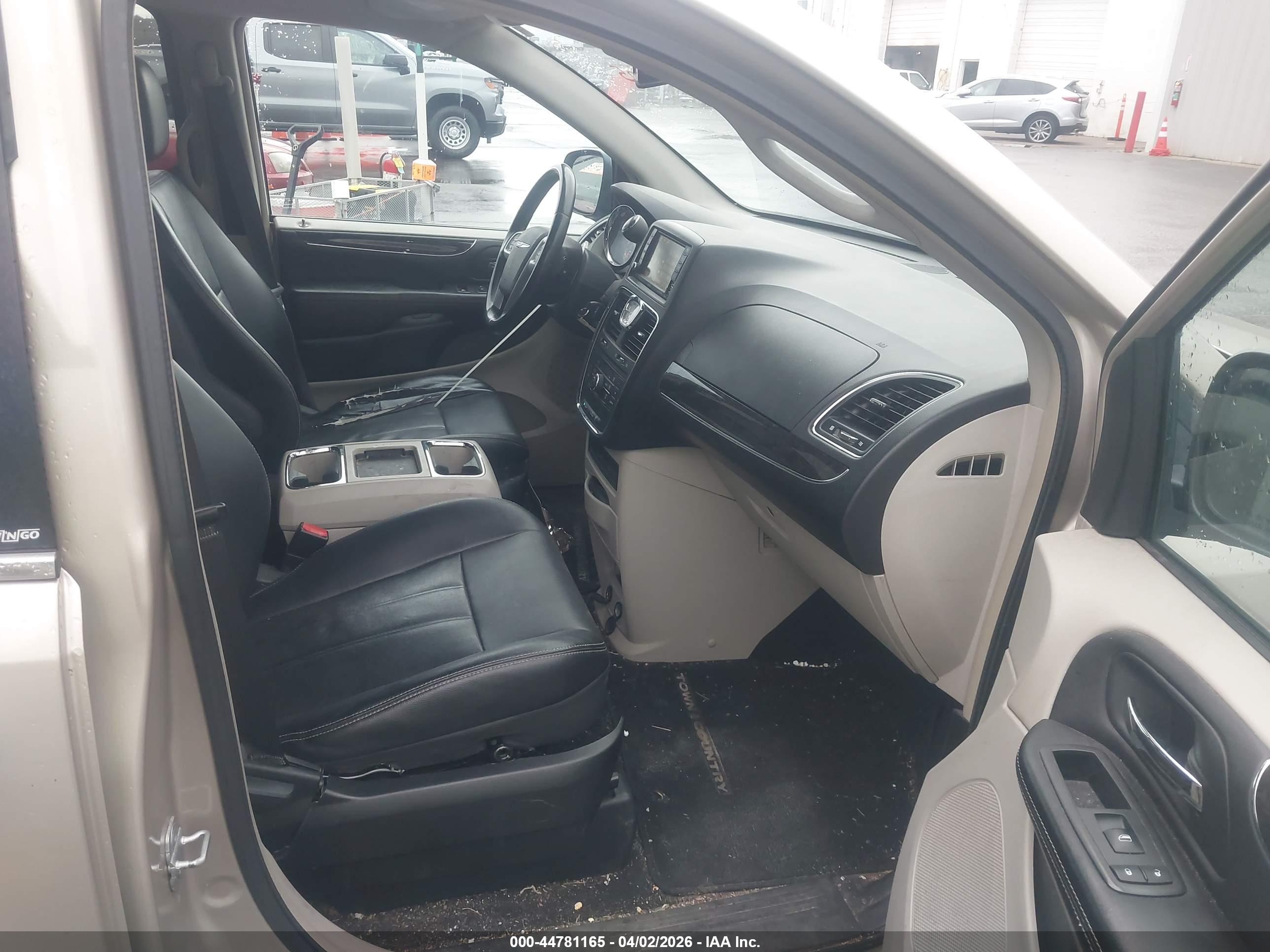 CHRYSLER TOWN image 5