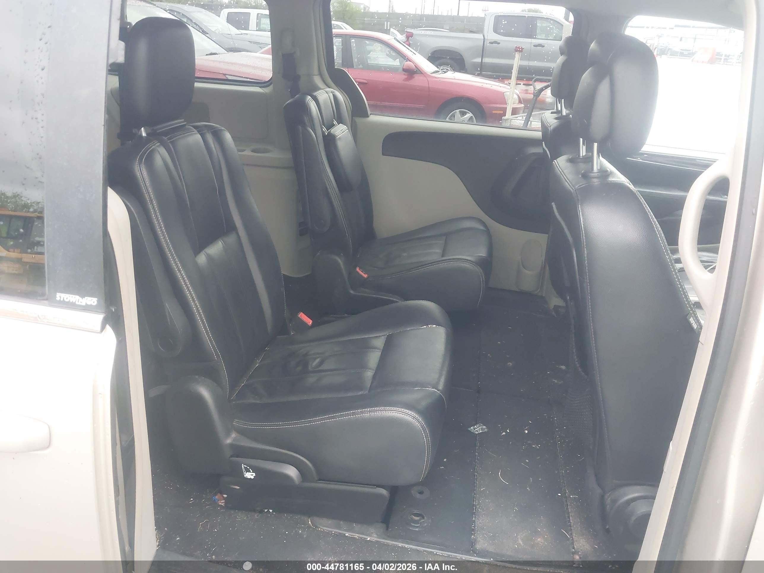 CHRYSLER TOWN image 8