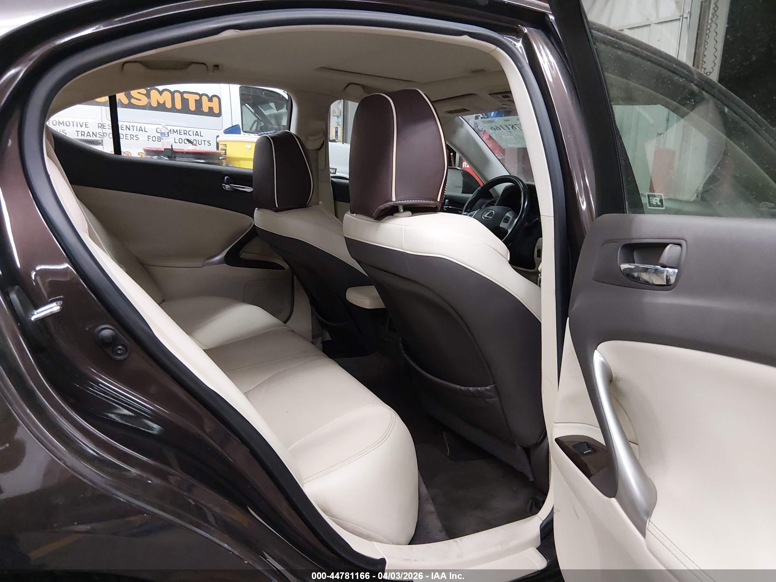 LEXUS IS image 8