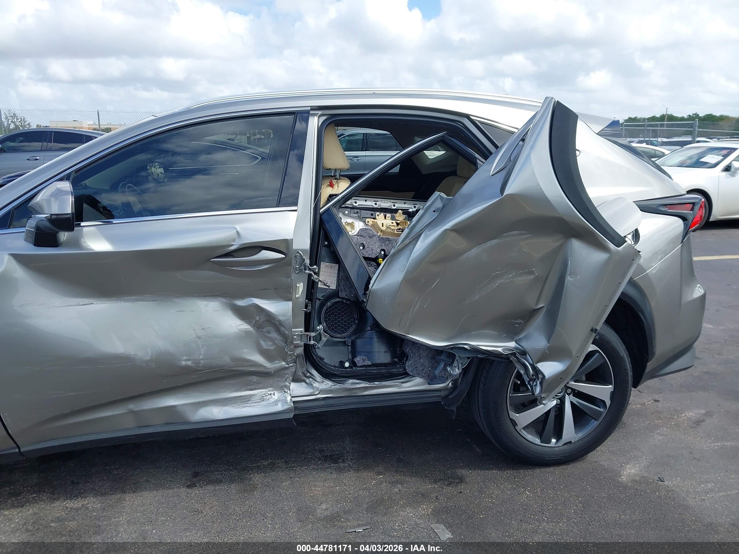 LEXUS NX image 6