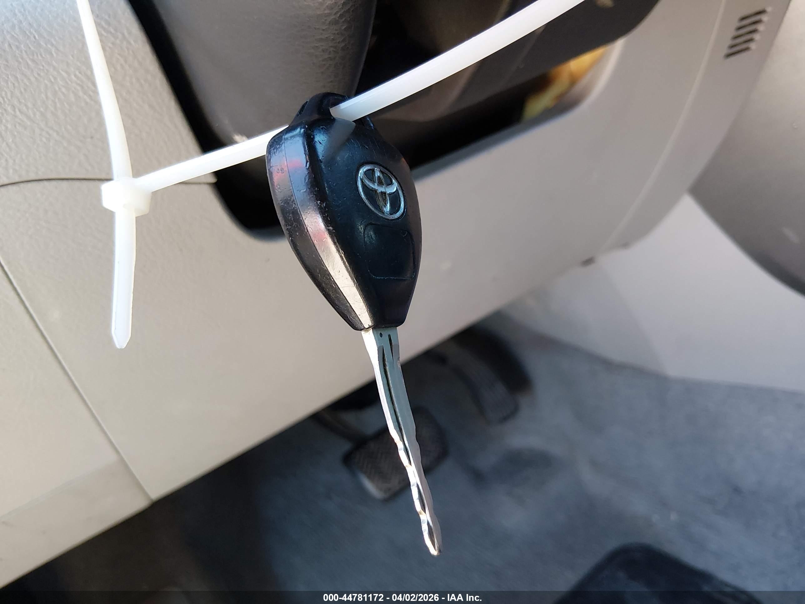 TOYOTA RAV4 image 11
