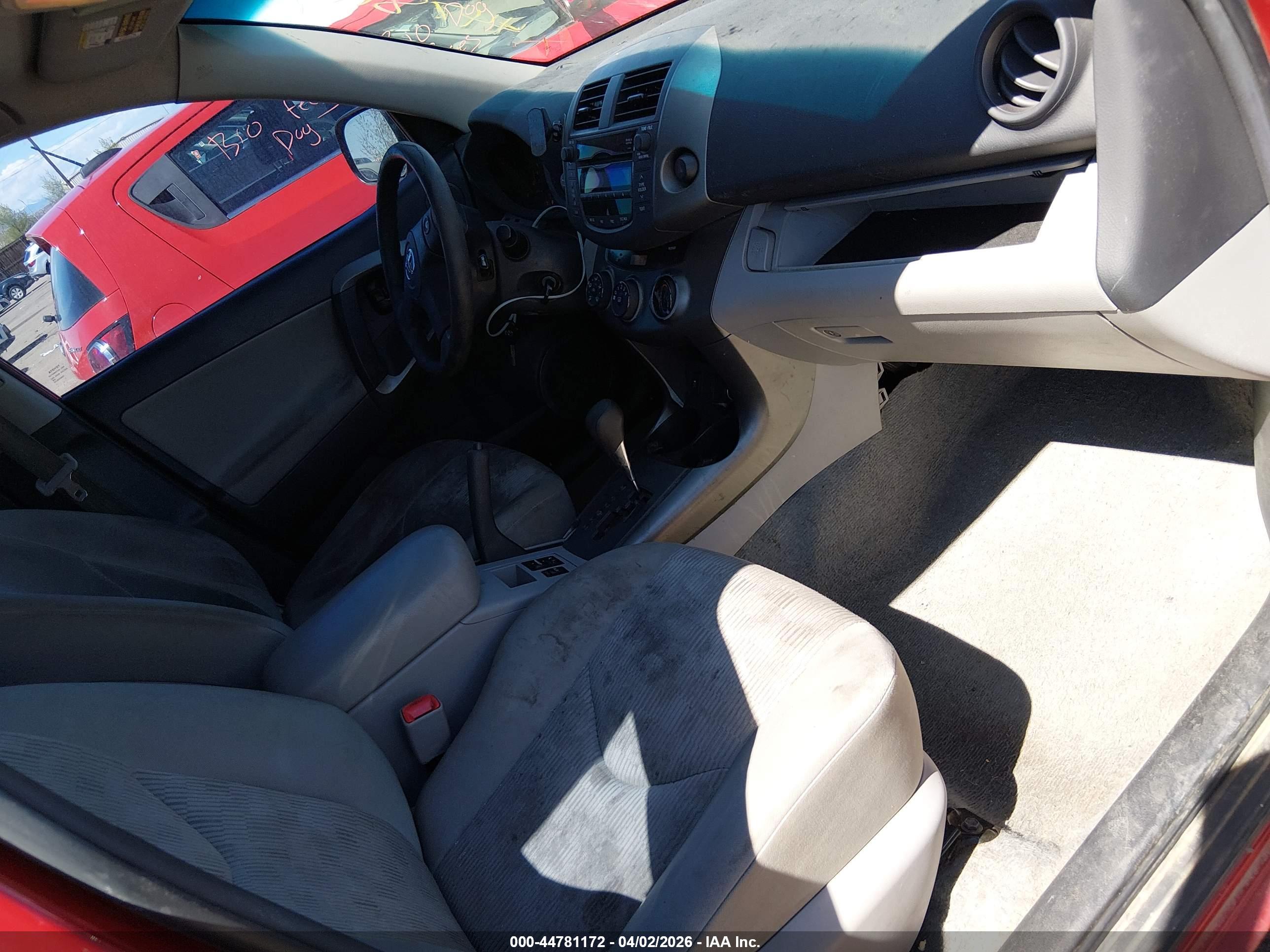 TOYOTA RAV4 image 5