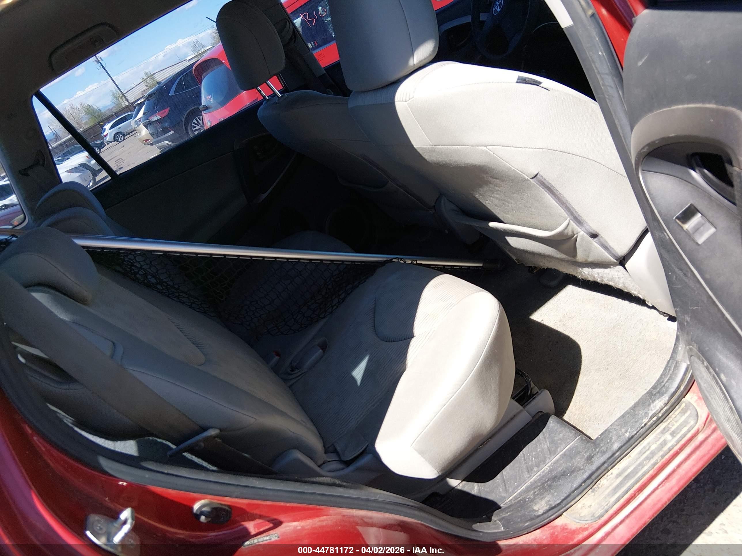 TOYOTA RAV4 image 8