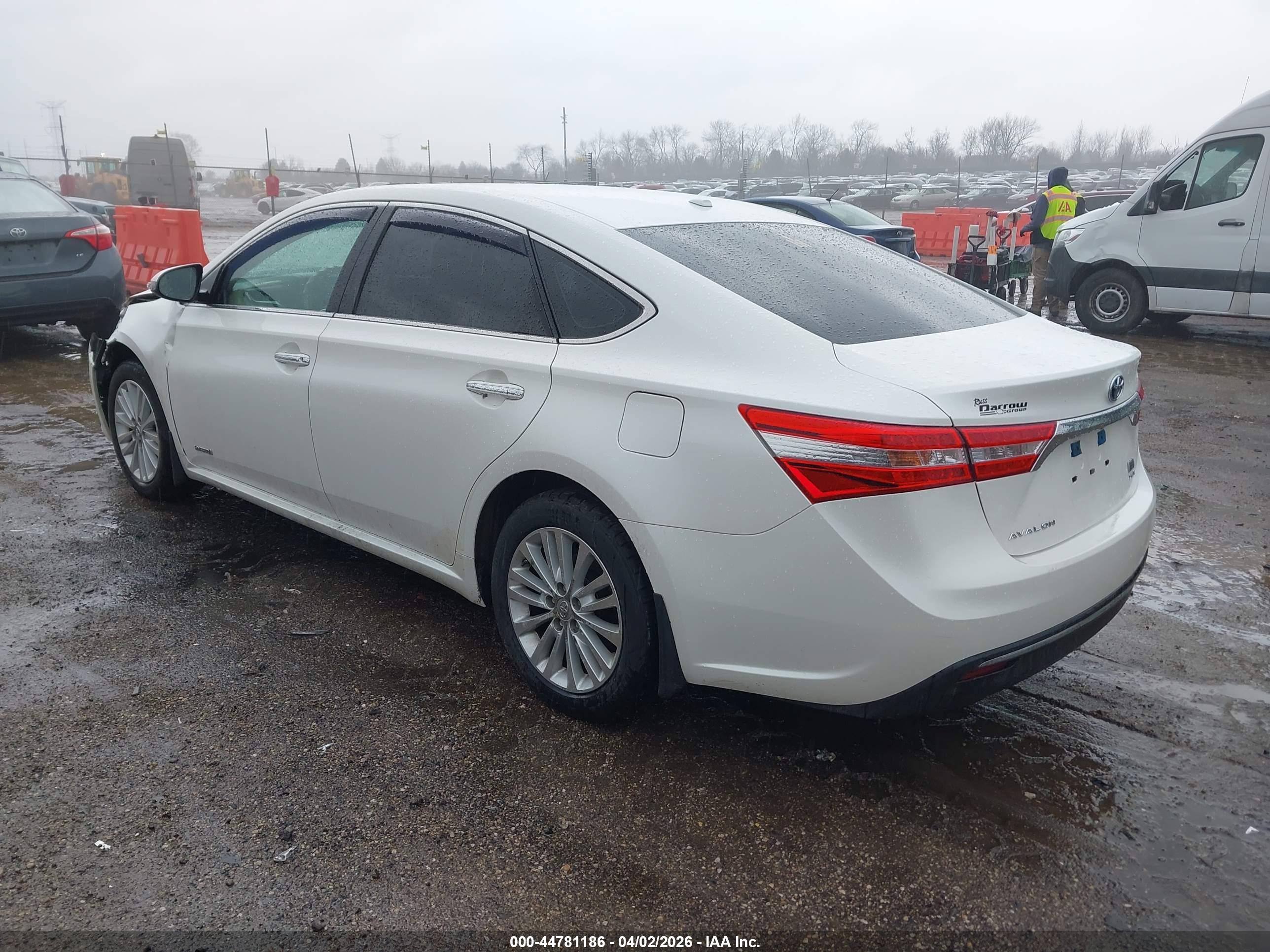 TOYOTA AVALON image 3