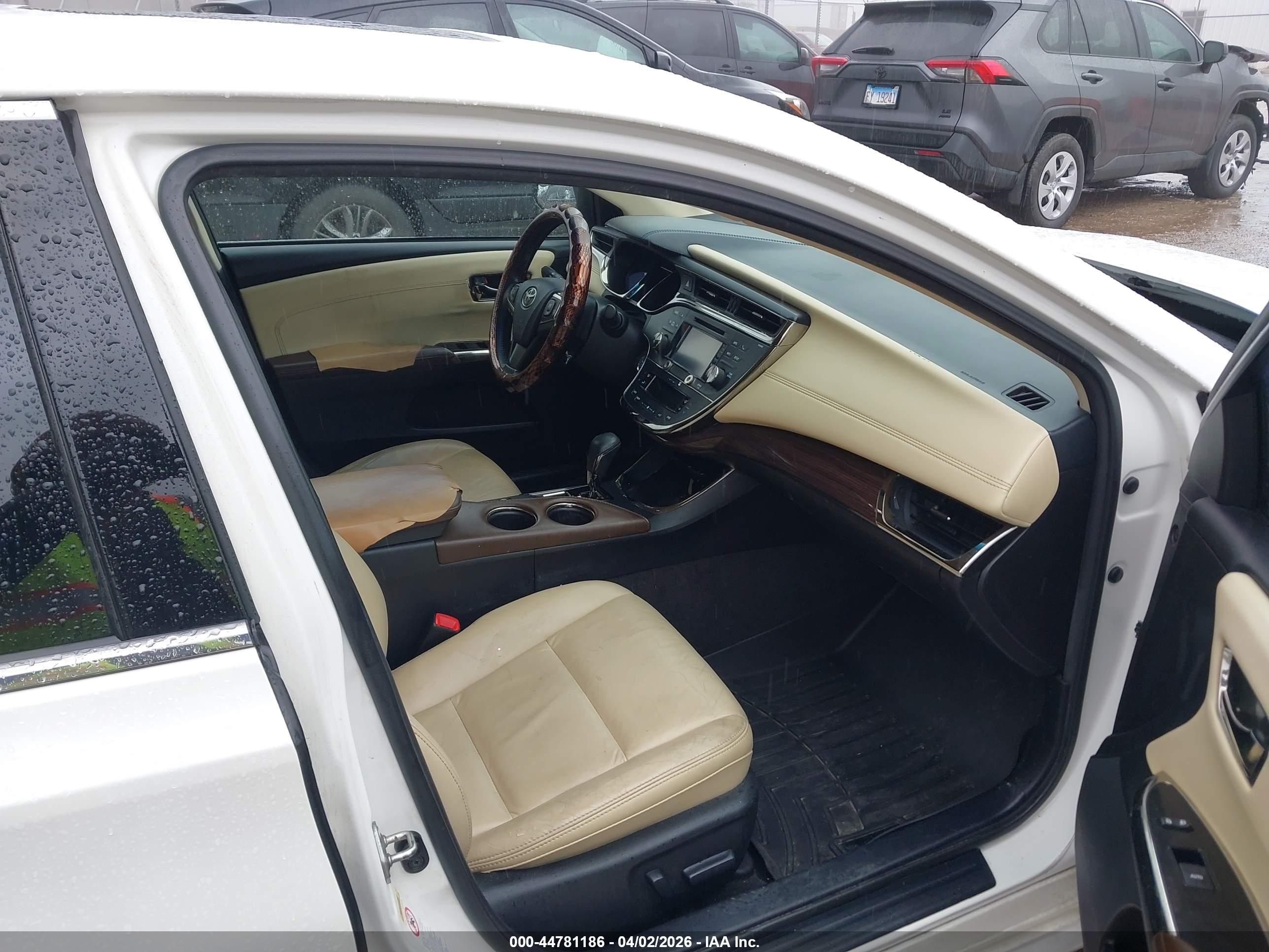 TOYOTA AVALON image 5