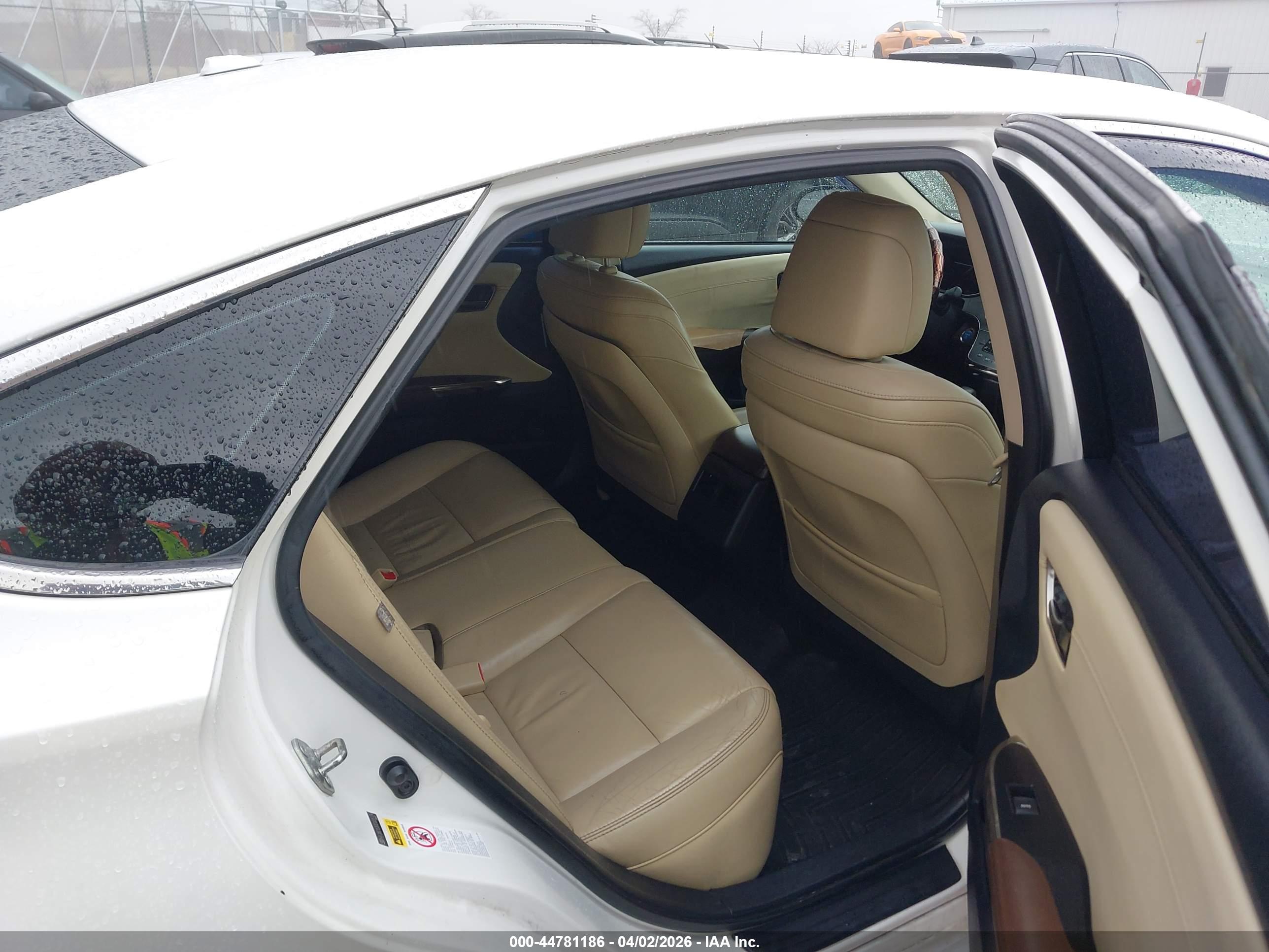 TOYOTA AVALON image 8