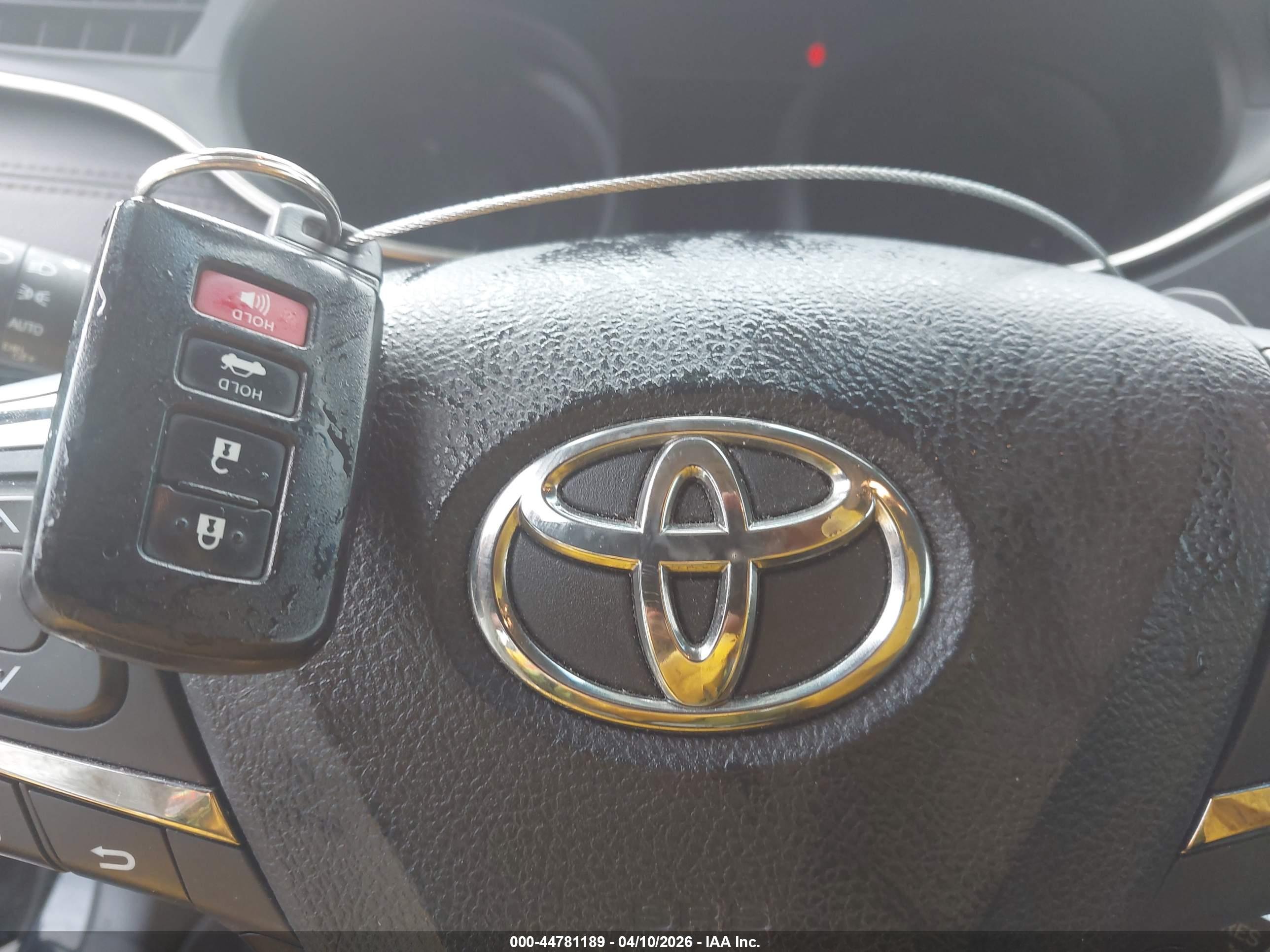 TOYOTA AVALON image 11