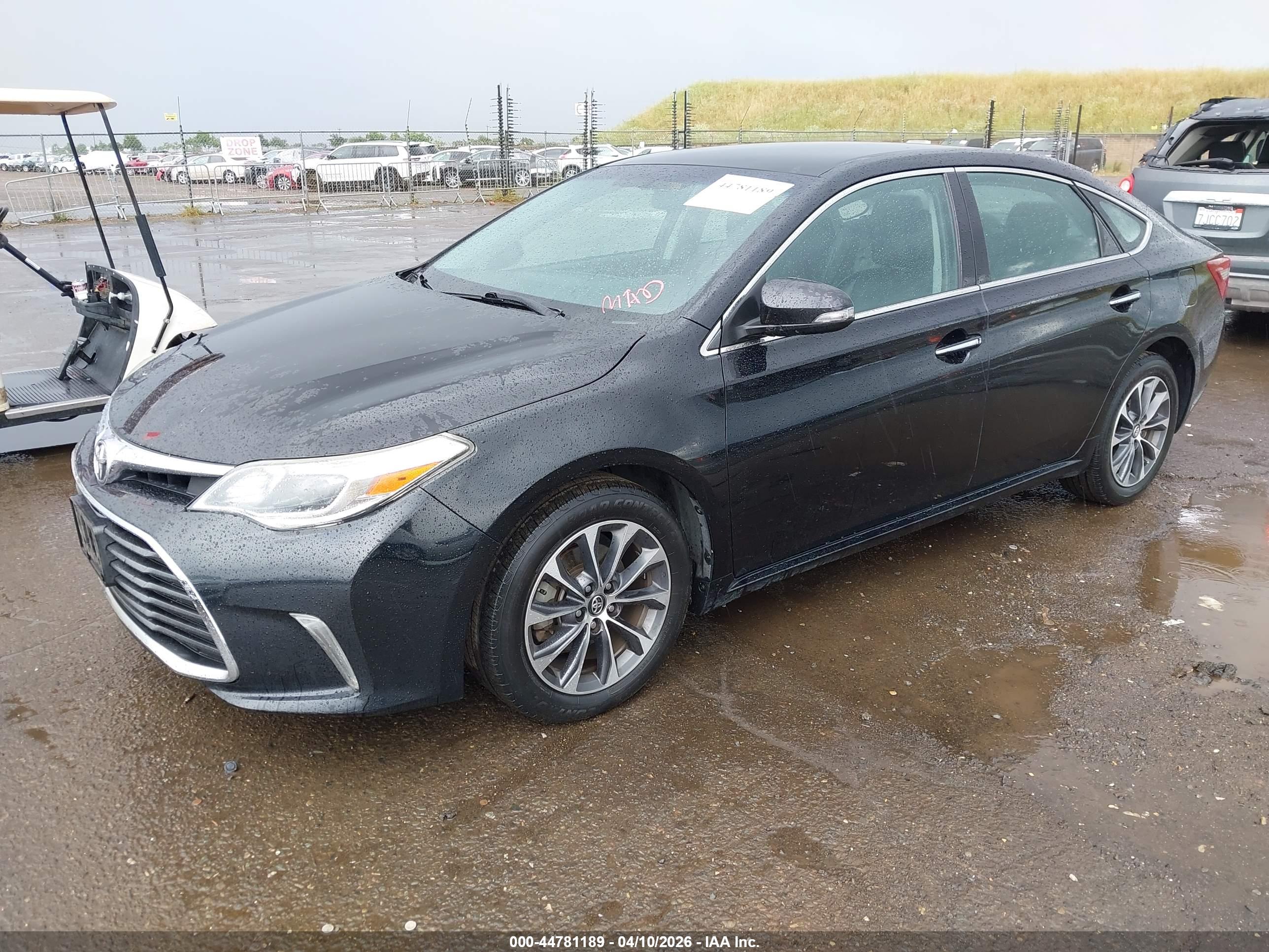 TOYOTA AVALON image 2