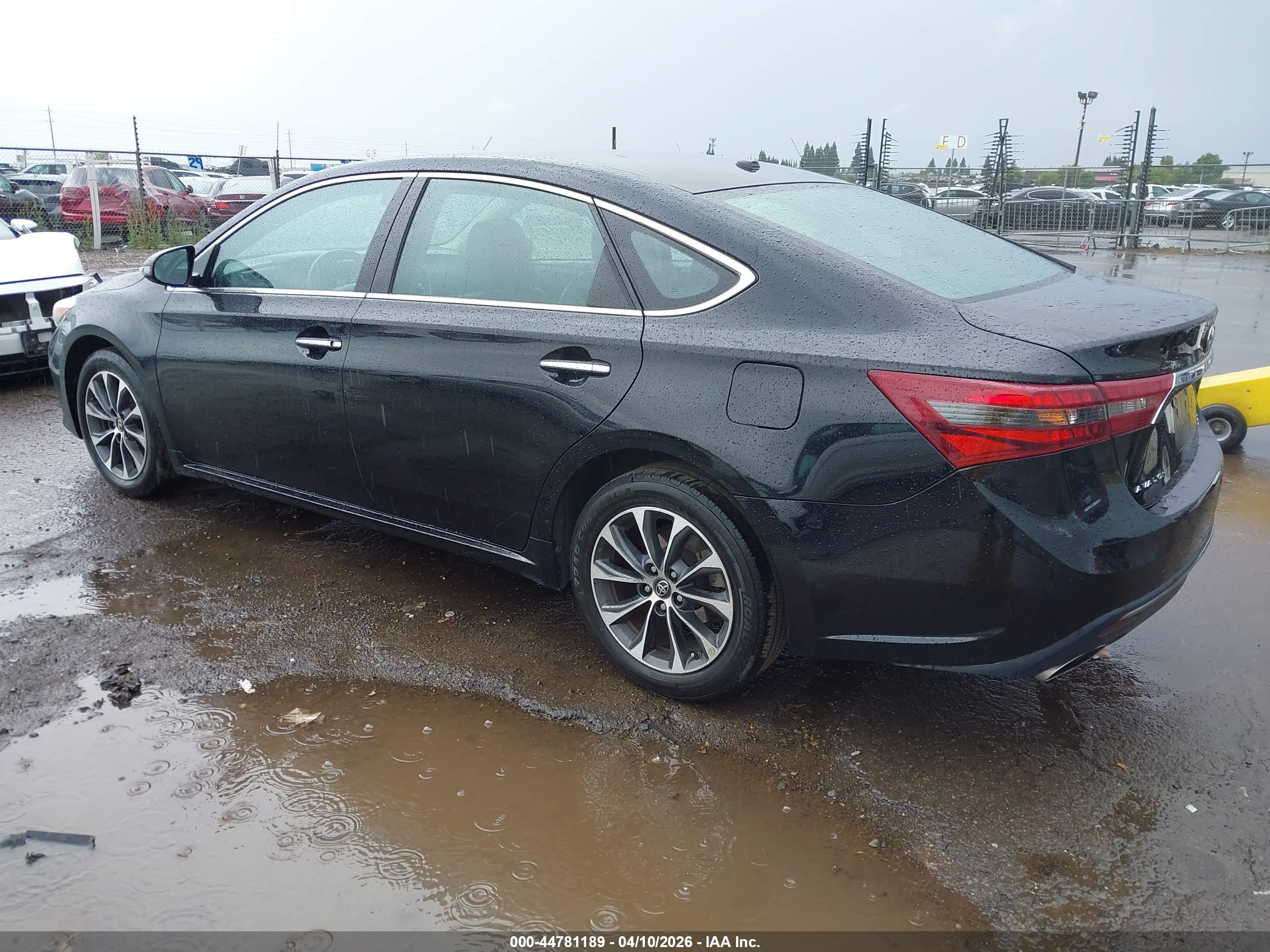 TOYOTA AVALON image 3