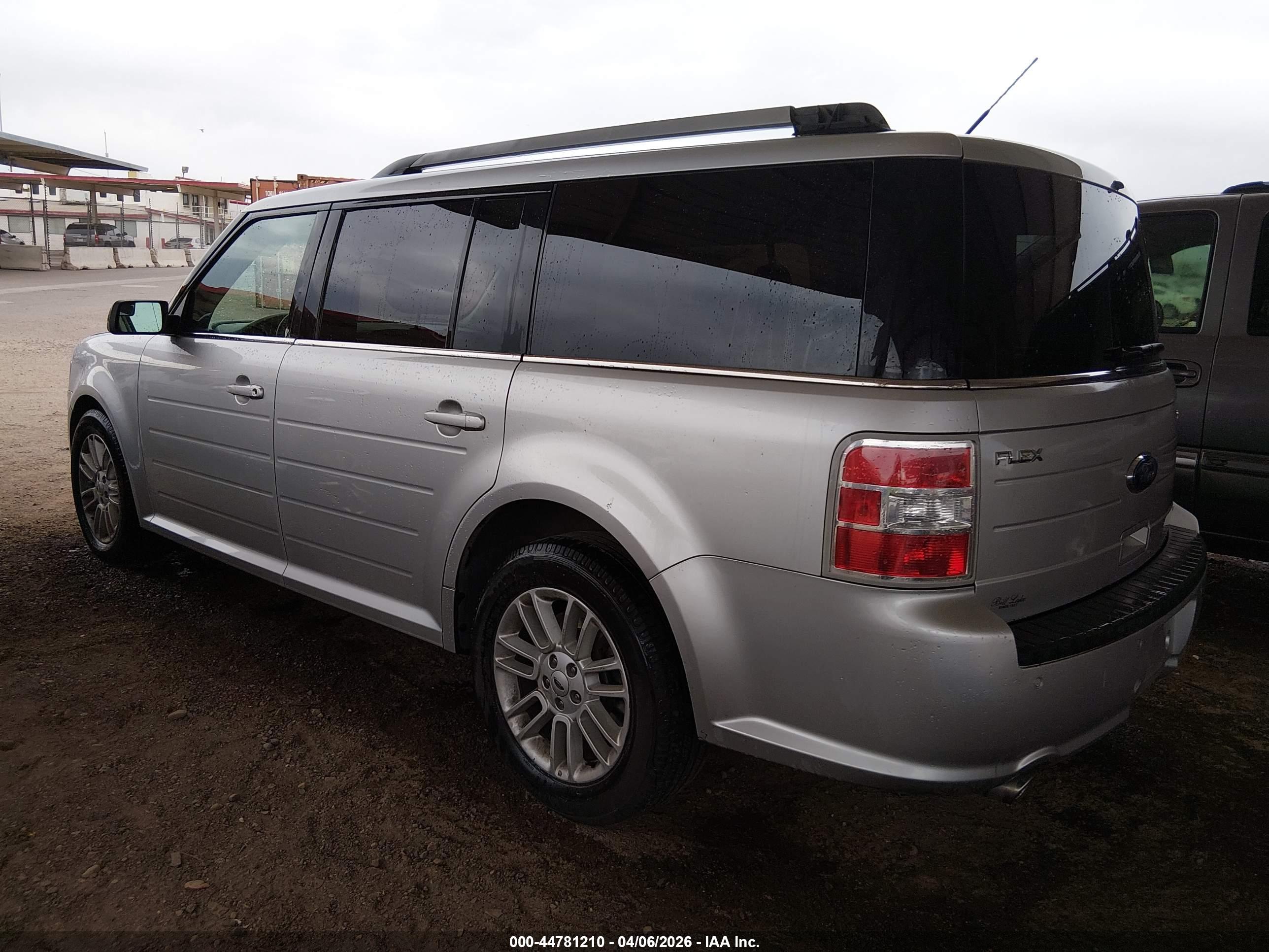 FORD FLEX image 3