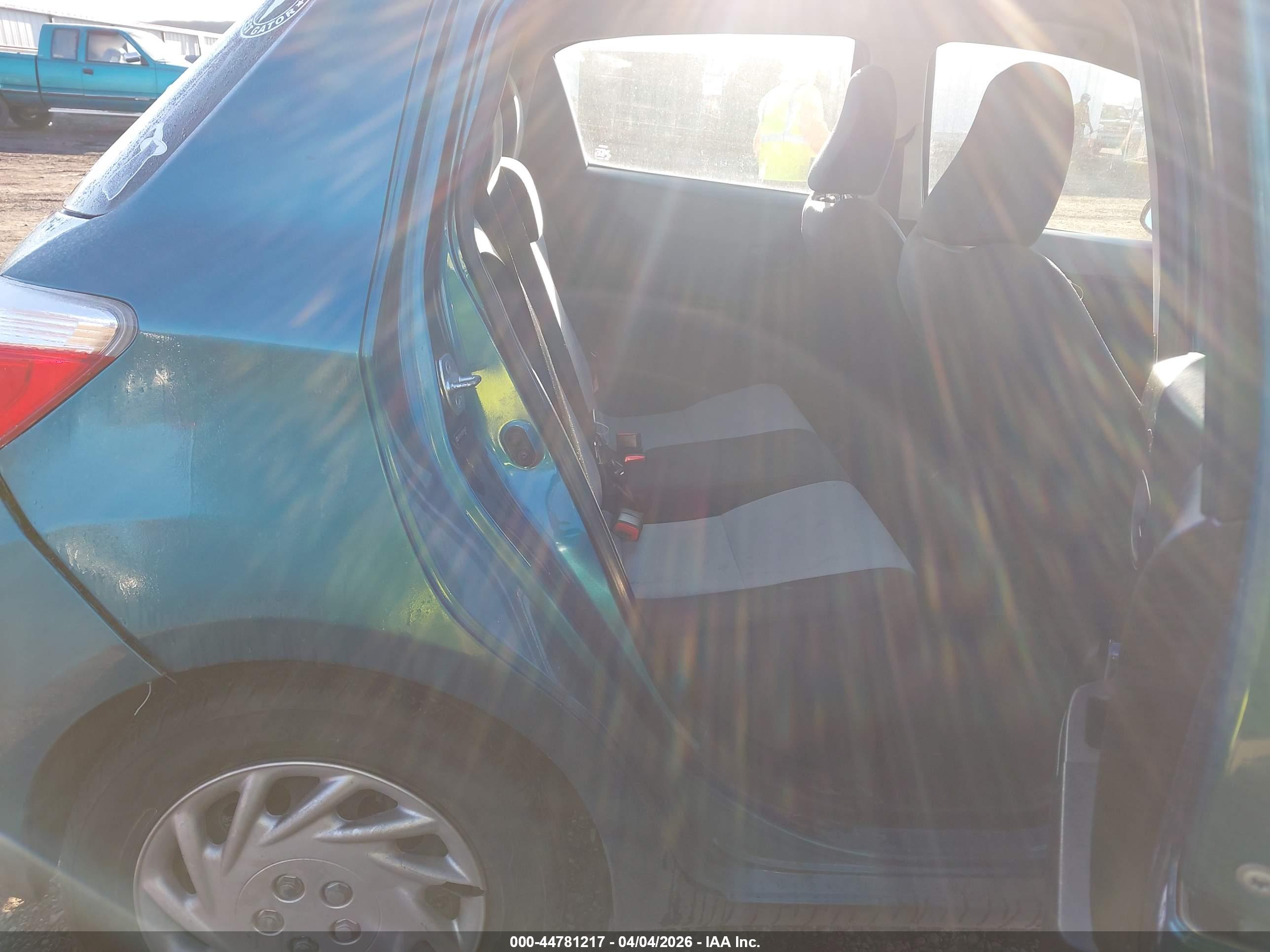 TOYOTA YARIS image 8