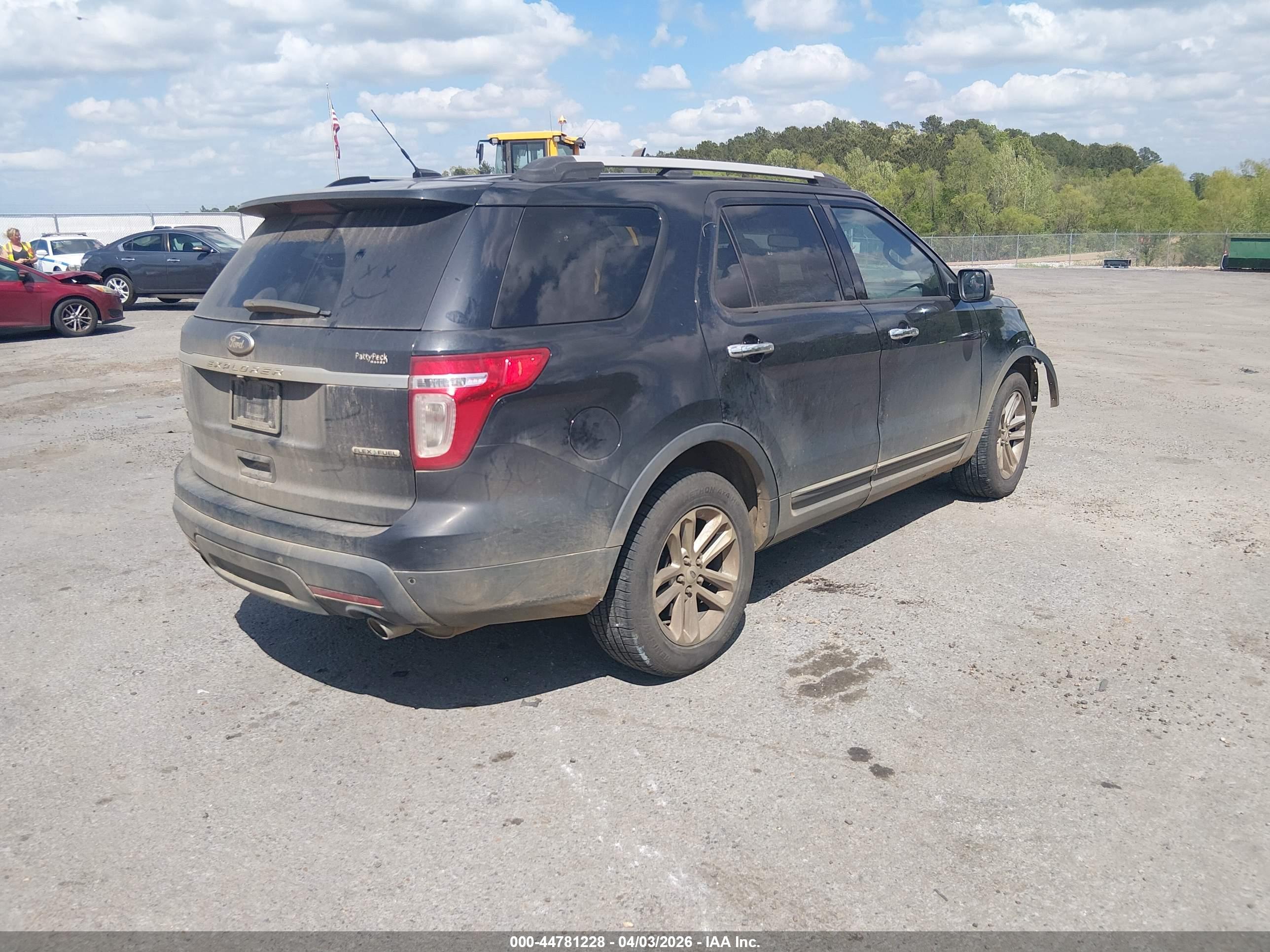 FORD EXPLORER image 4
