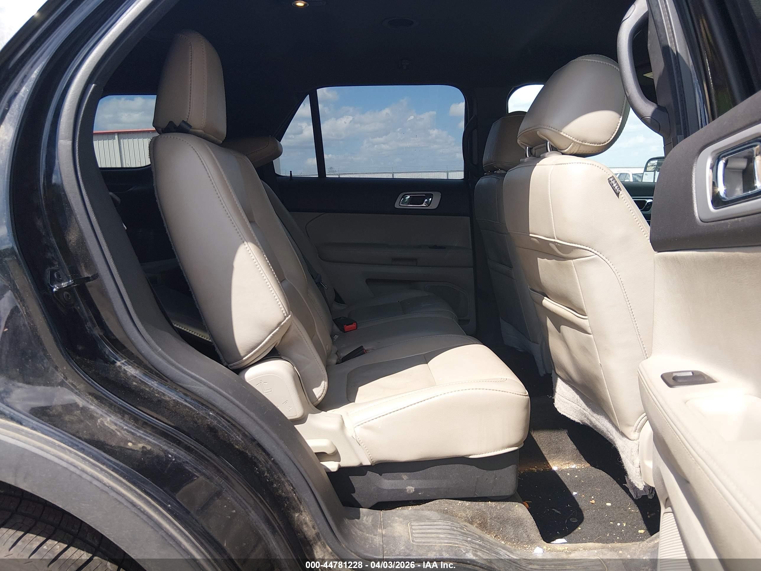 FORD EXPLORER image 8