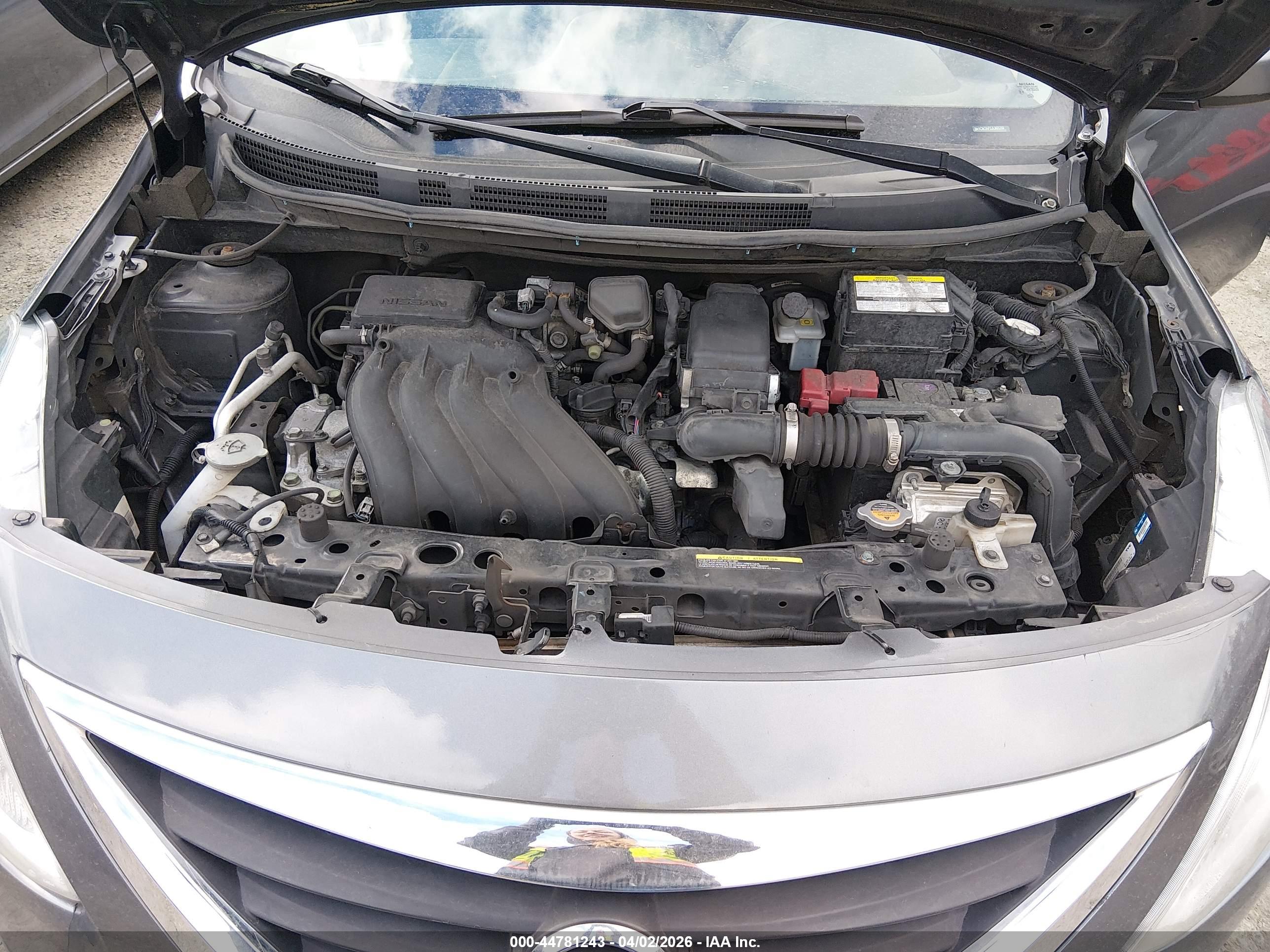 NISSAN VERSA image 10