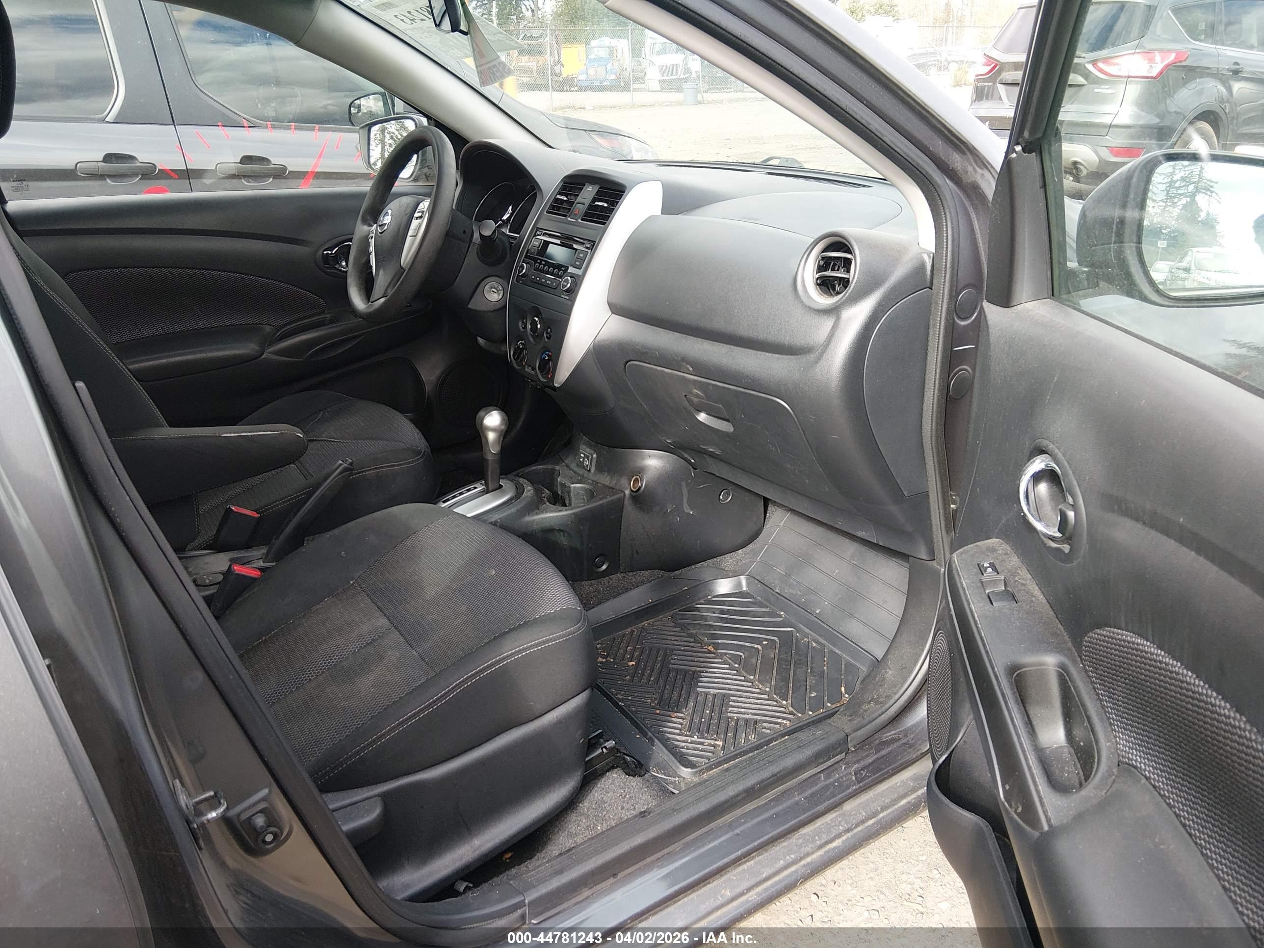 NISSAN VERSA image 5