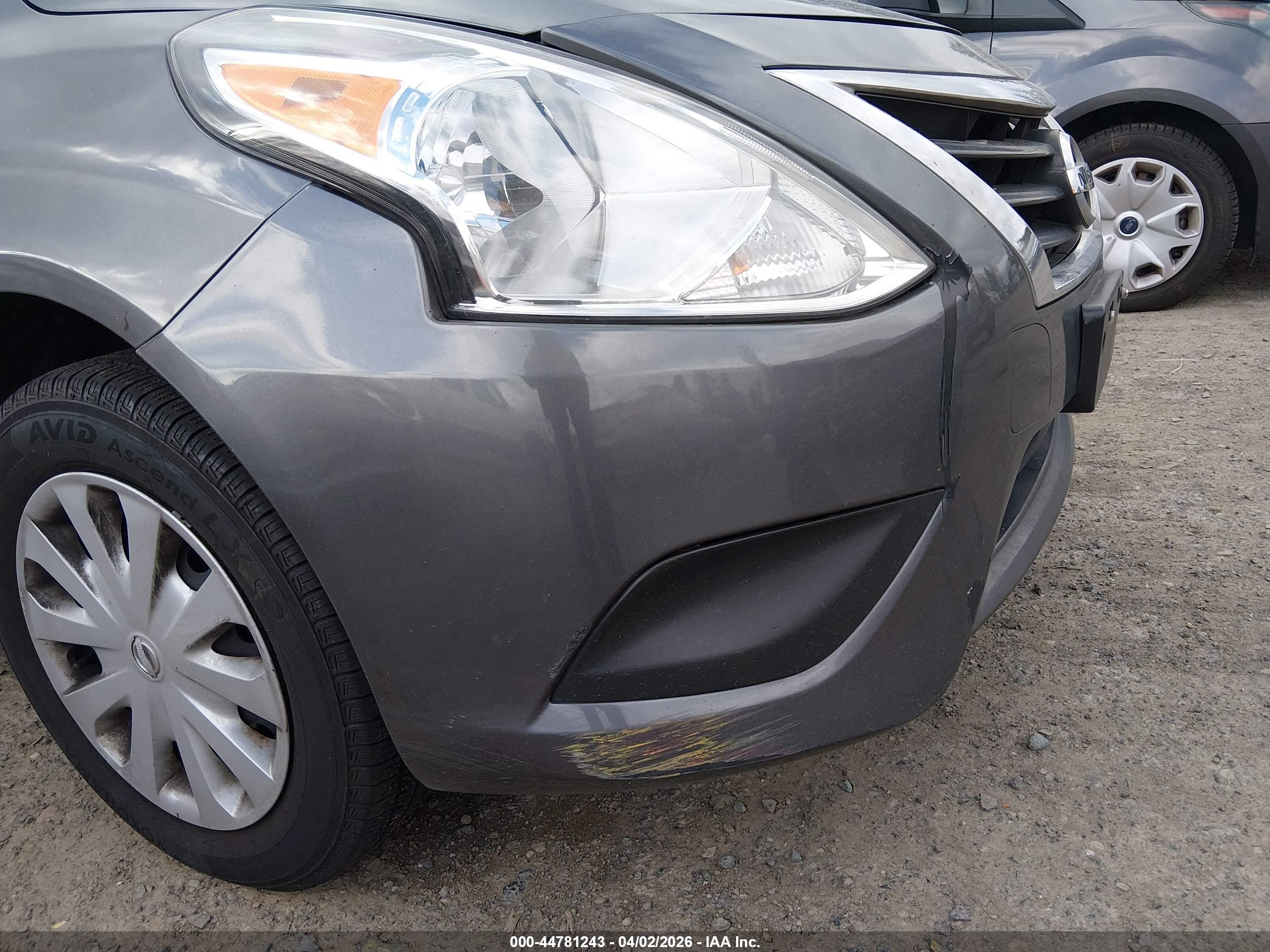 NISSAN VERSA image 6