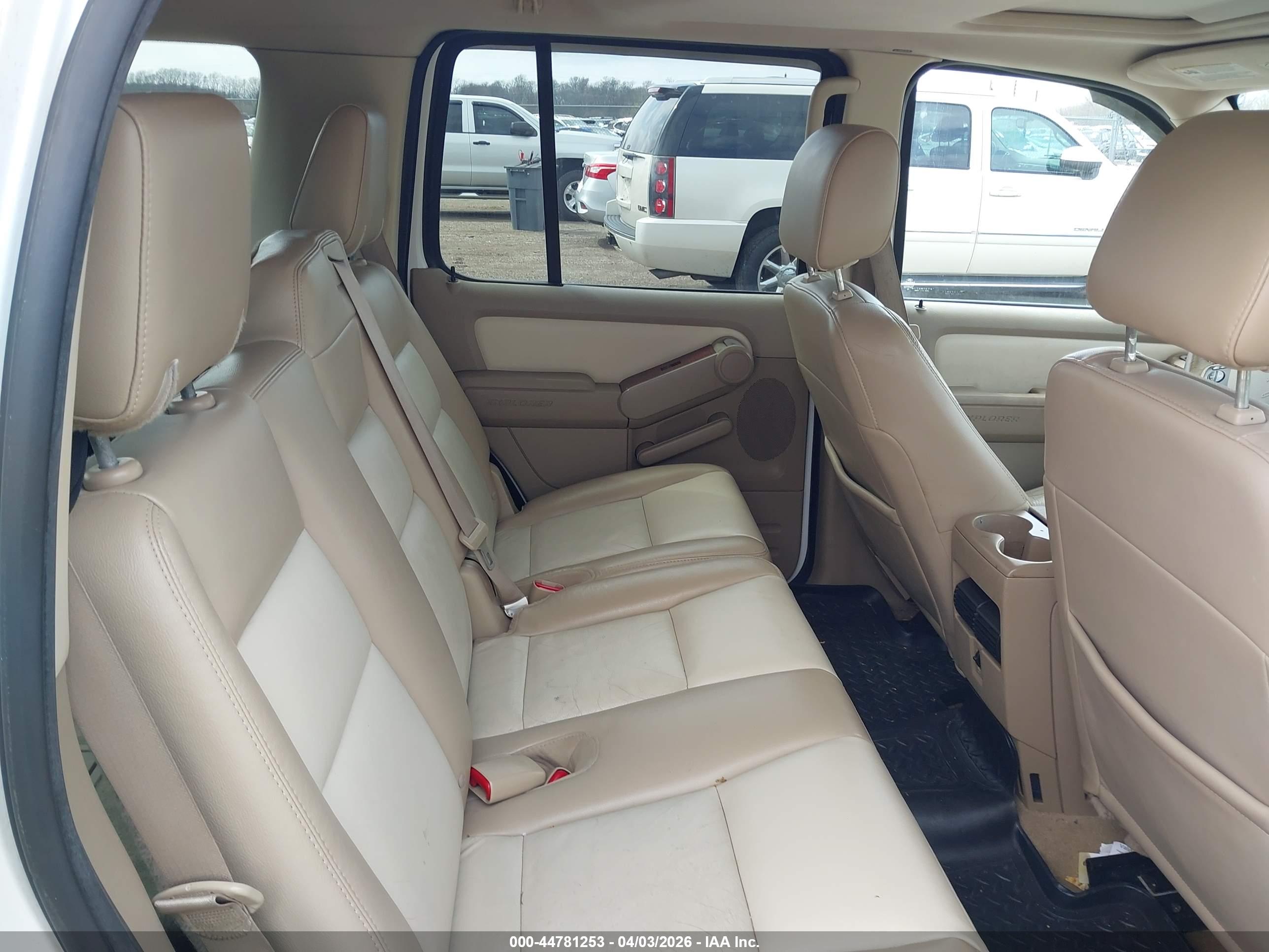 FORD EXPLORER image 8