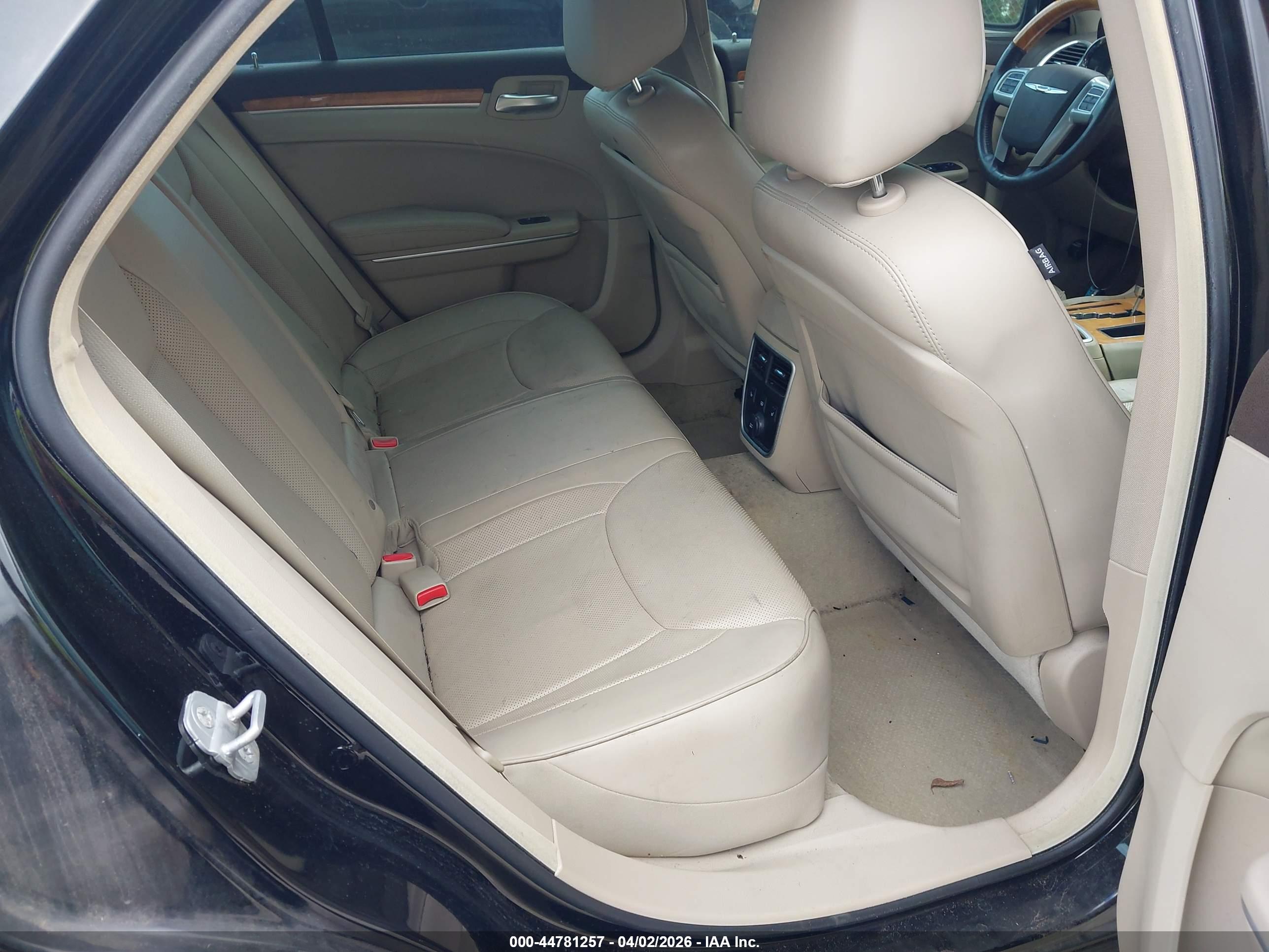 CHRYSLER 300C image 8